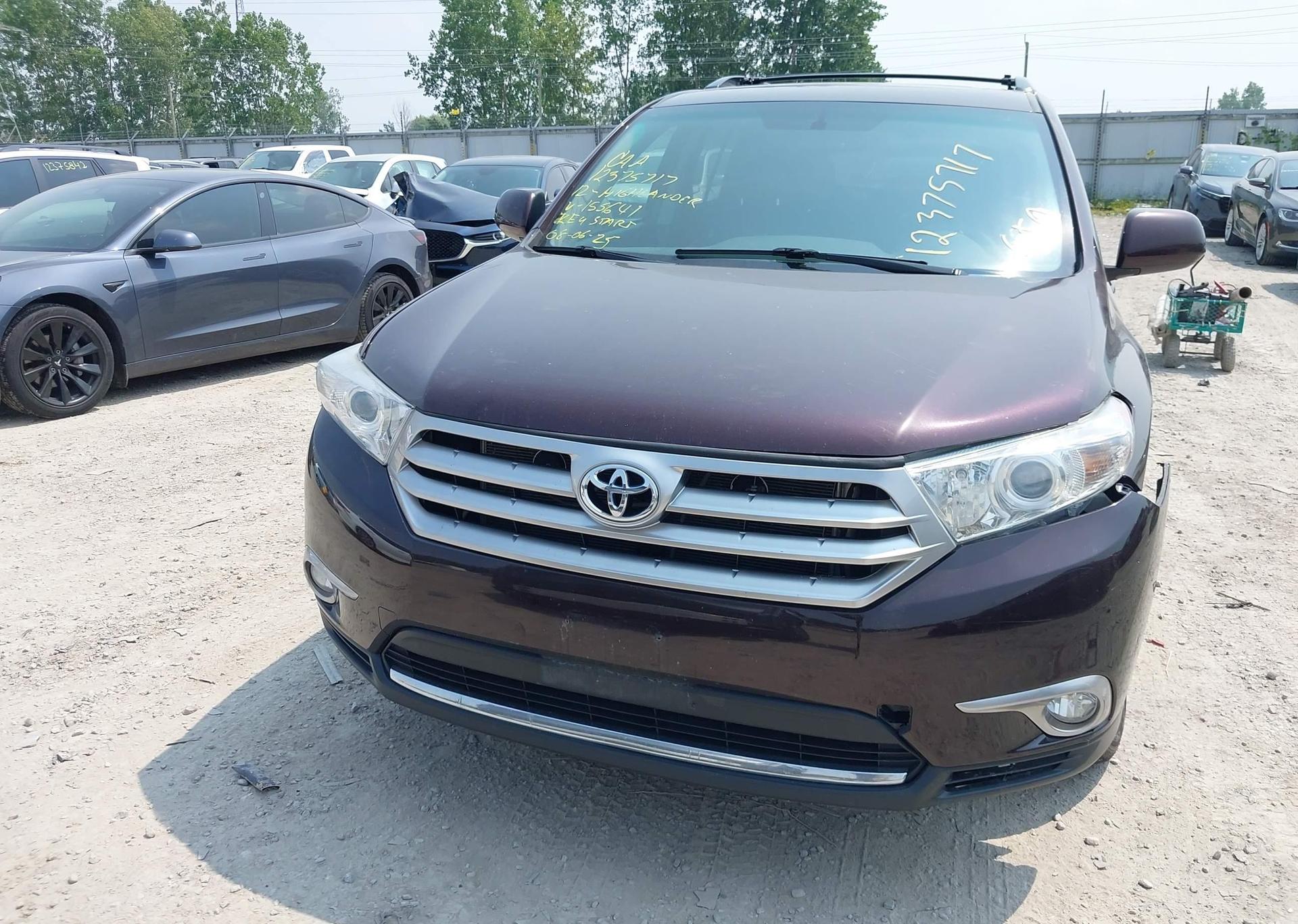2012 TOYOTA HIGHLANDER SE