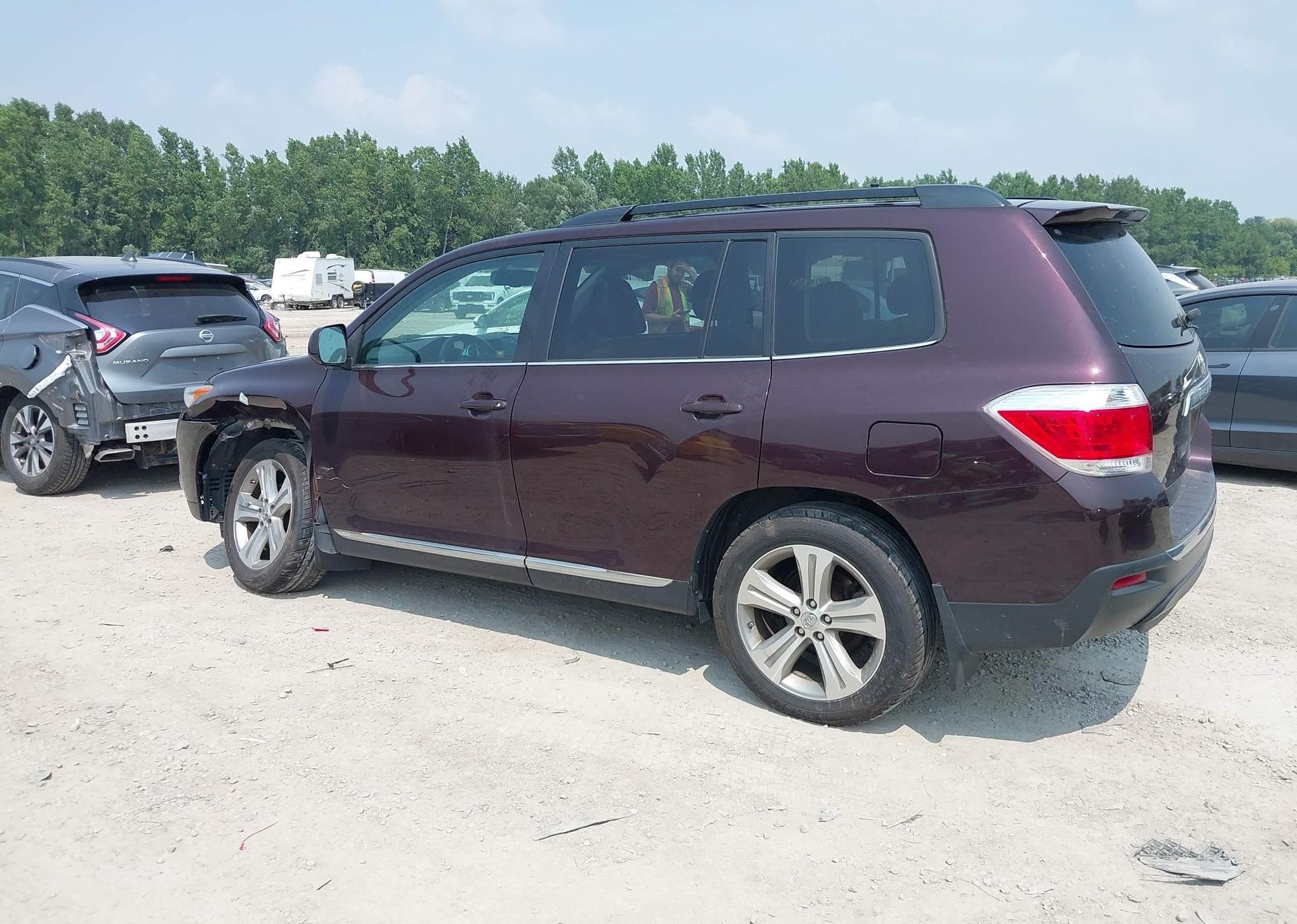 2012 TOYOTA HIGHLANDER SE