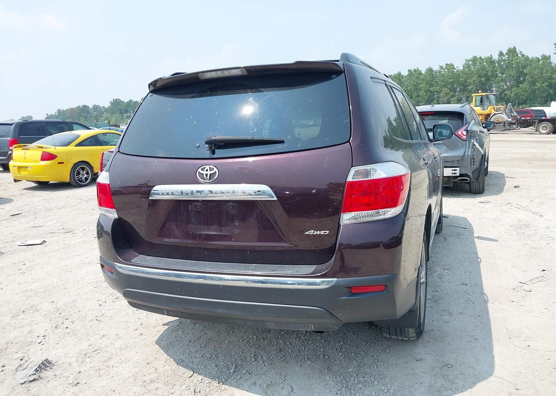 2012 TOYOTA HIGHLANDER SE