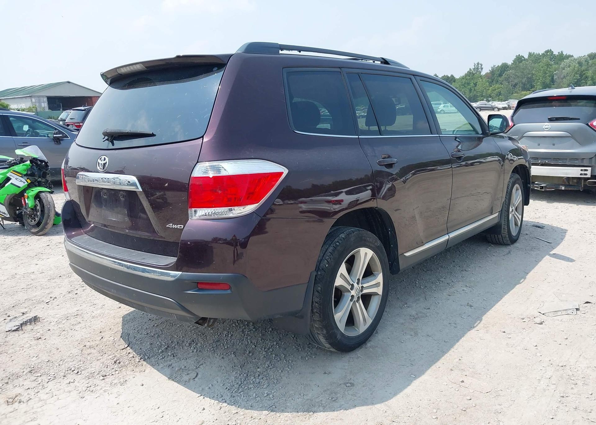 2012 TOYOTA HIGHLANDER SE