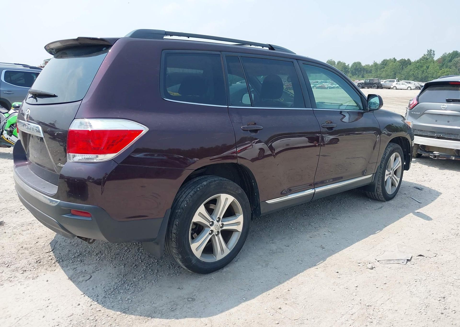 2012 TOYOTA HIGHLANDER SE
