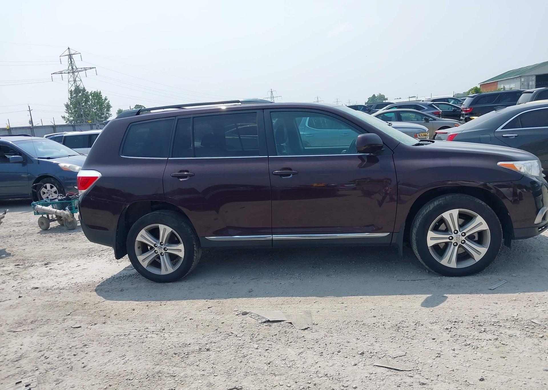 2012 TOYOTA HIGHLANDER SE