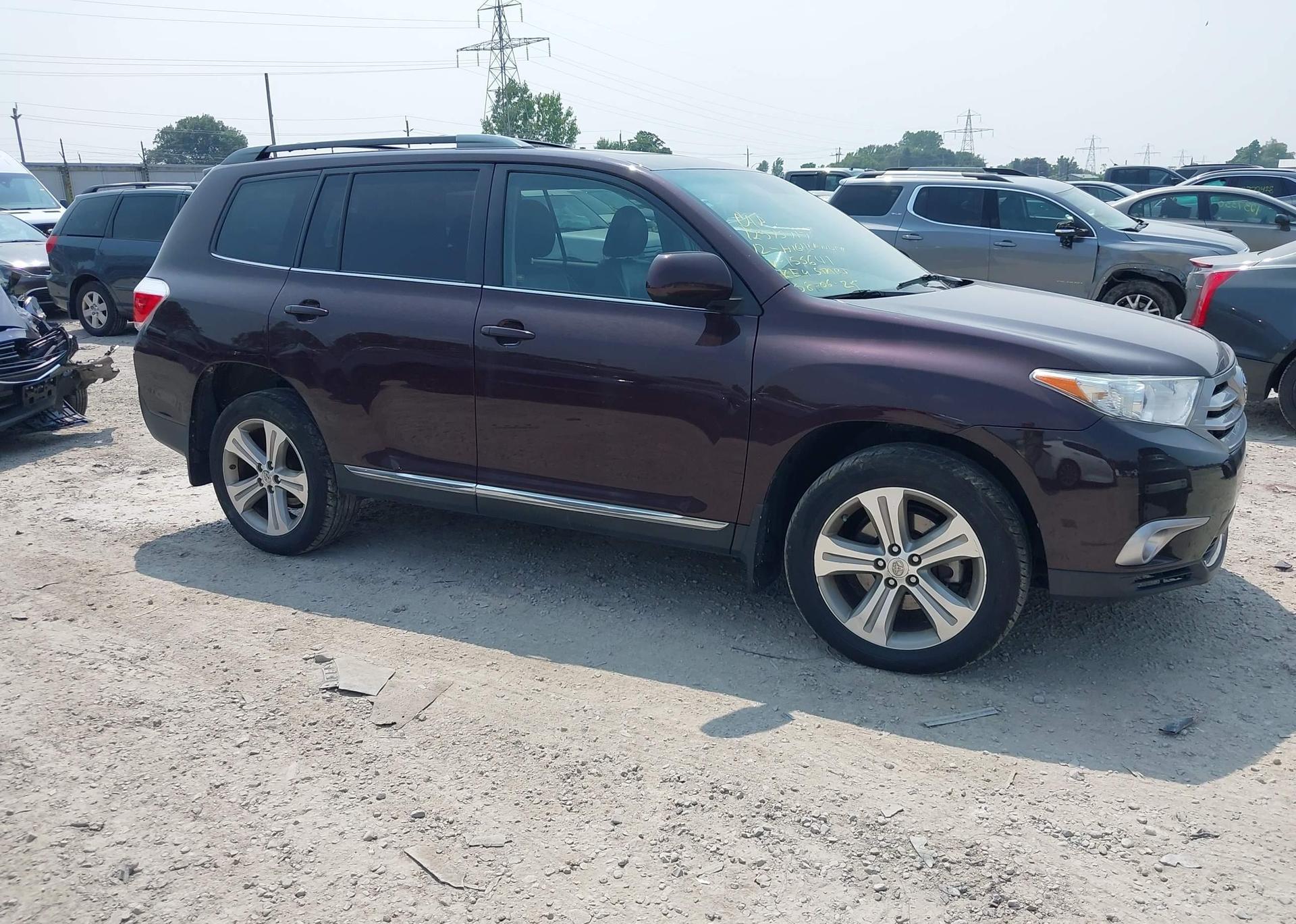 2012 TOYOTA HIGHLANDER SE