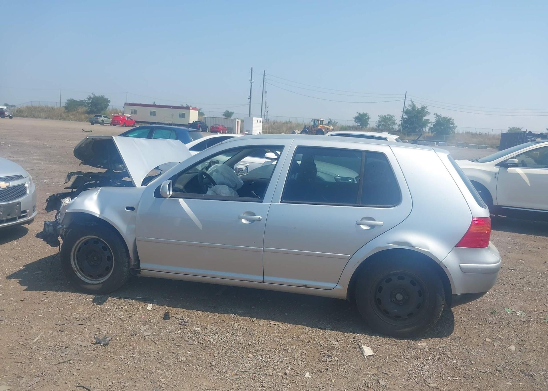 2002 VOLKSWAGEN GOLF