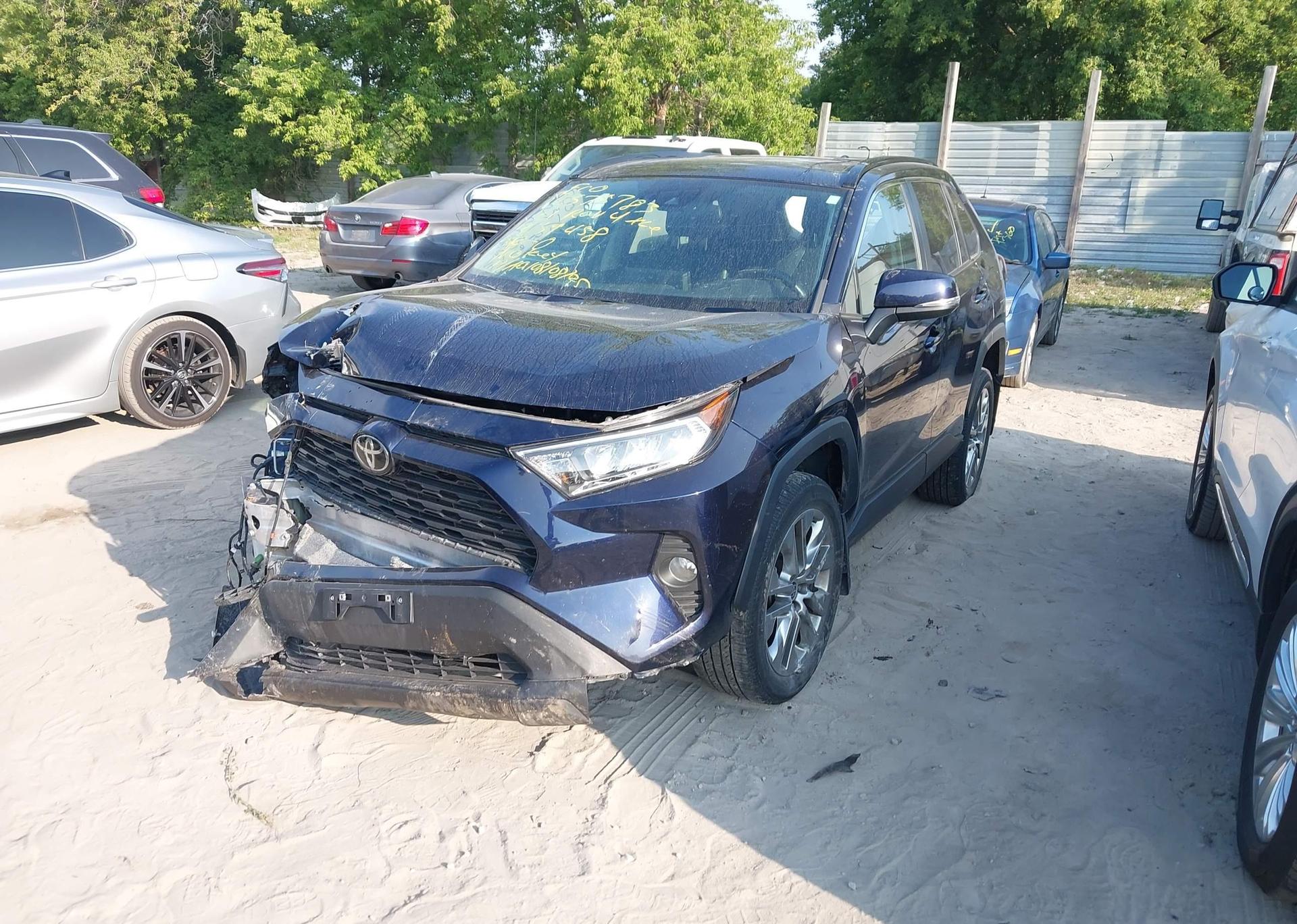 2021 TOYOTA RAV4 XLE
