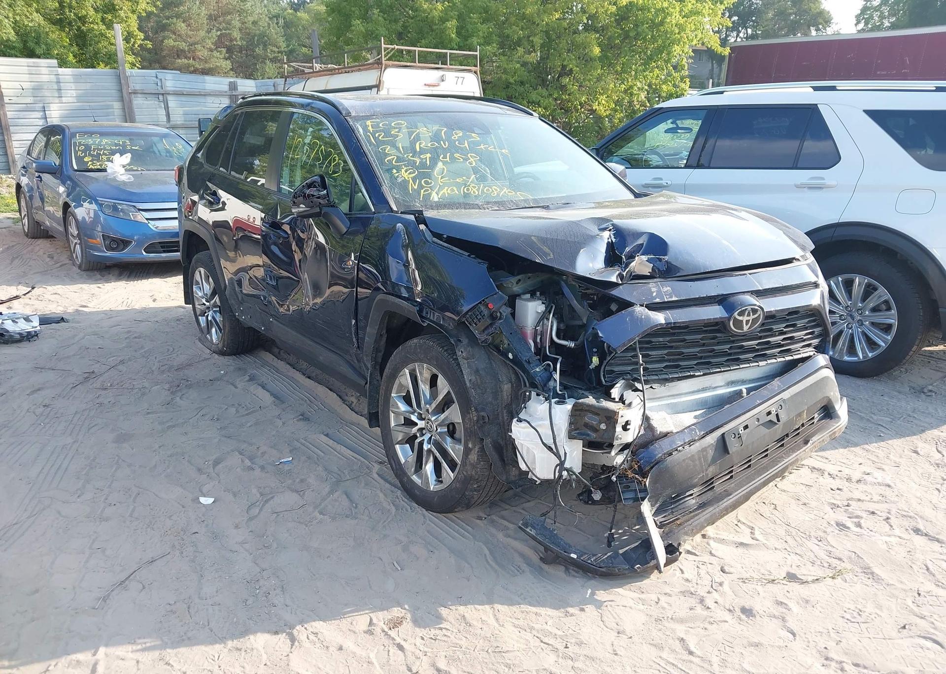 2021 TOYOTA RAV4 XLE