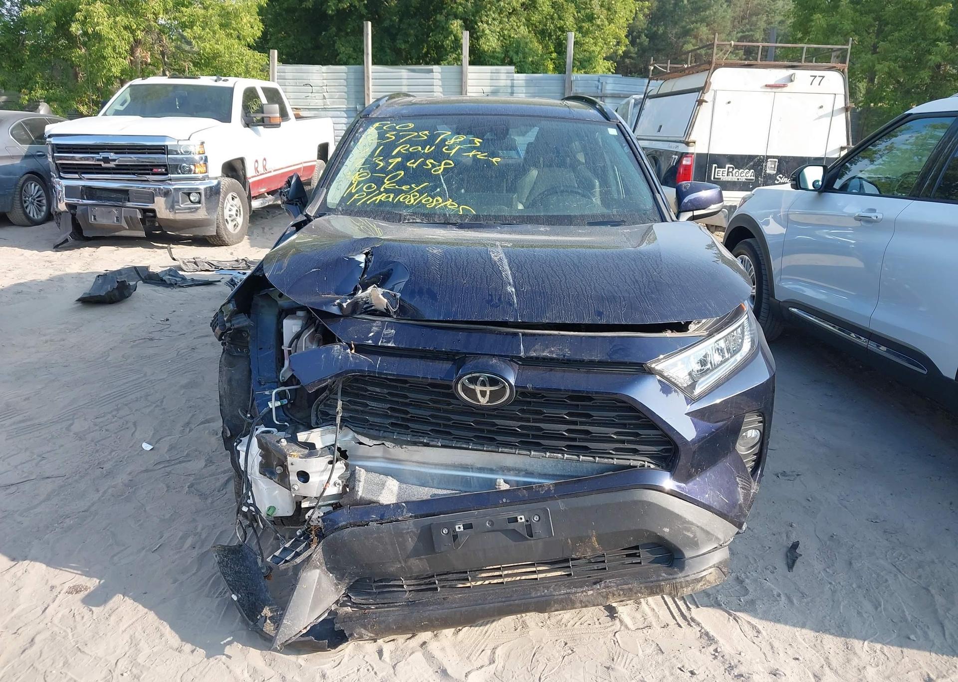 2021 TOYOTA RAV4 XLE