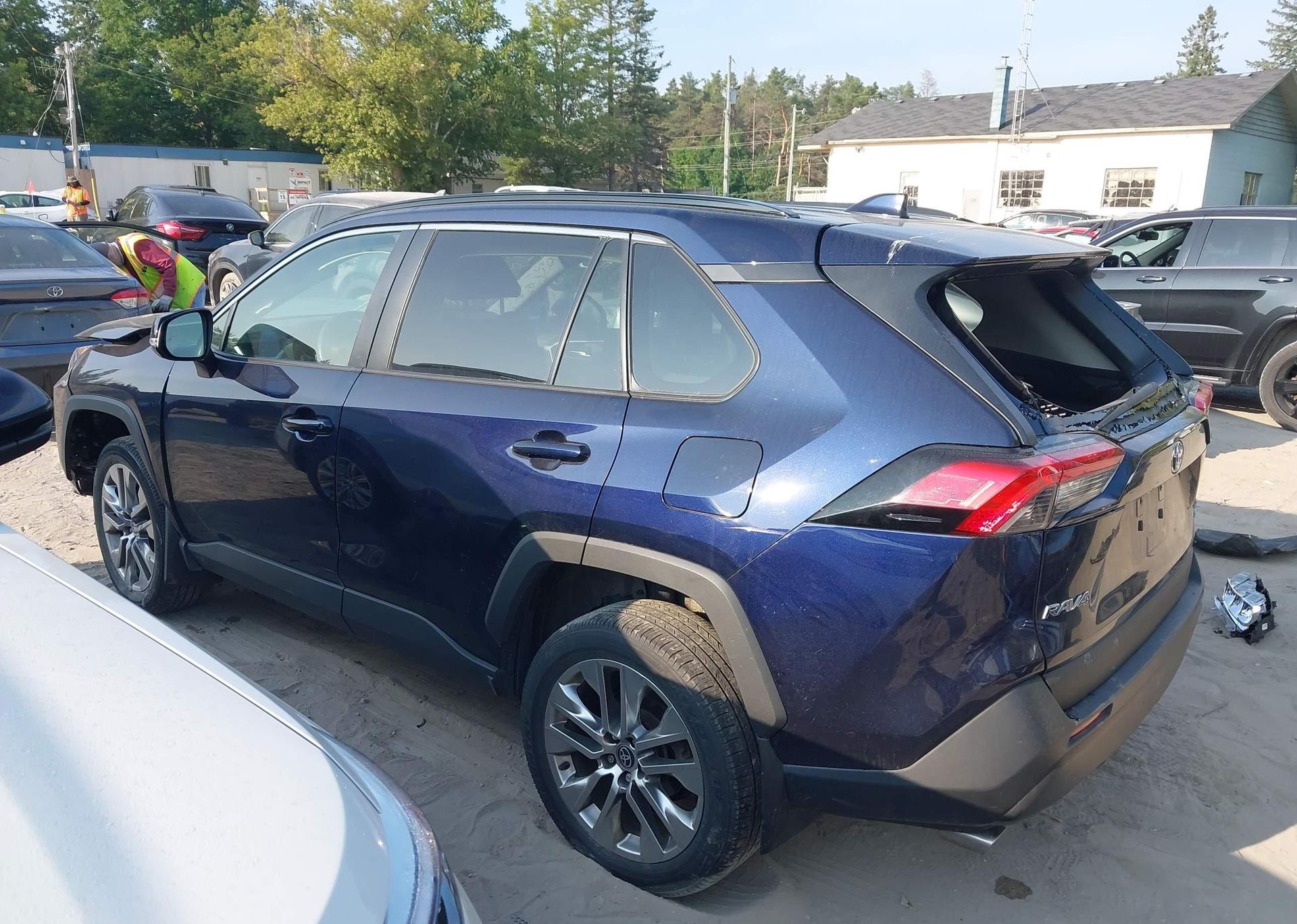 2021 TOYOTA RAV4 XLE