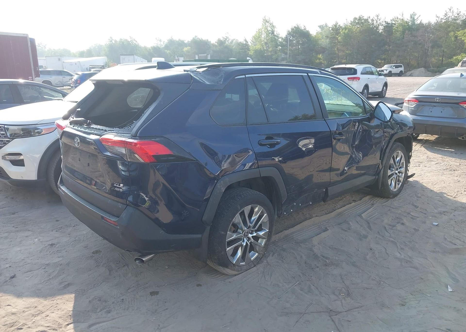 2021 TOYOTA RAV4 XLE