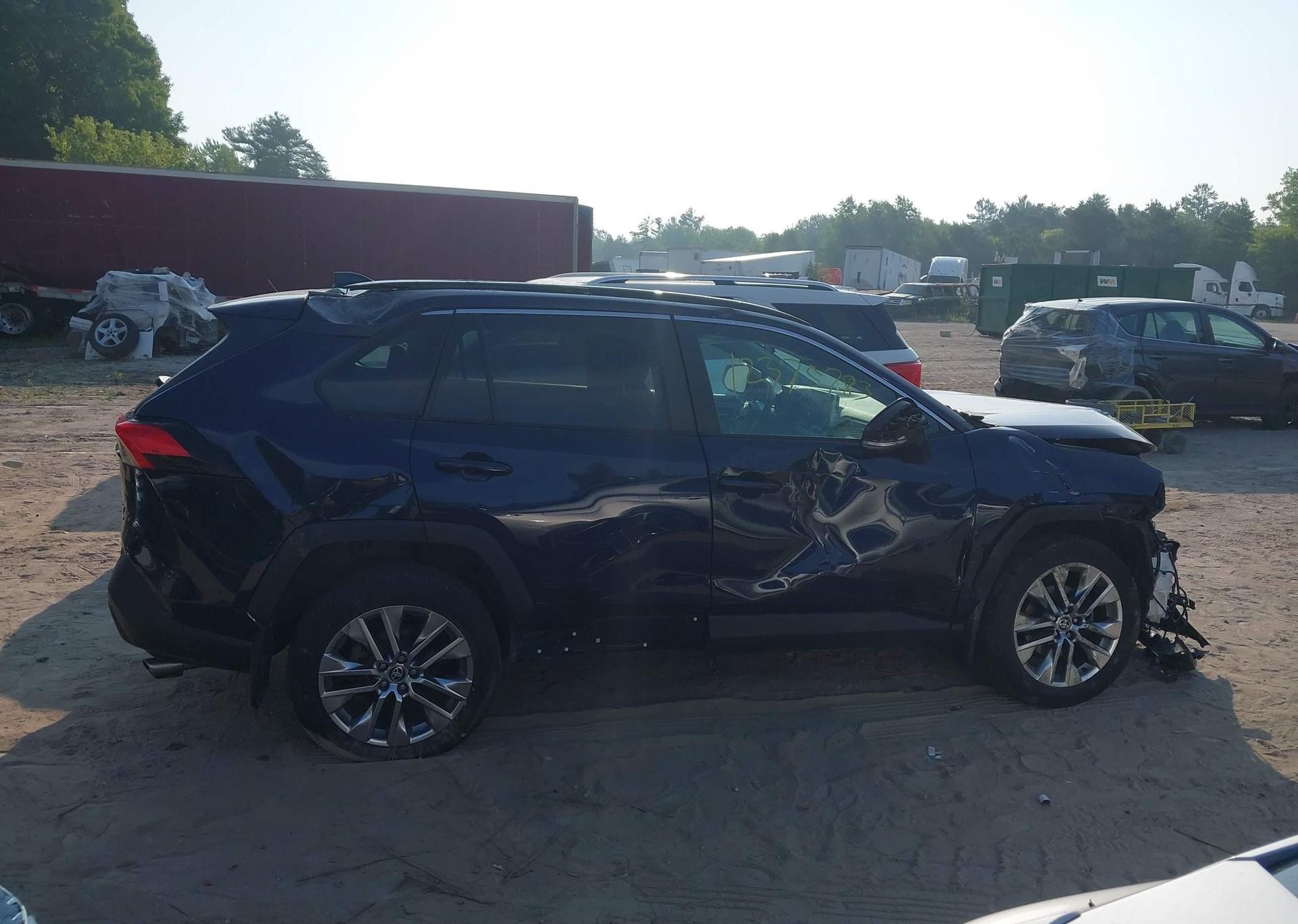 2021 TOYOTA RAV4 XLE