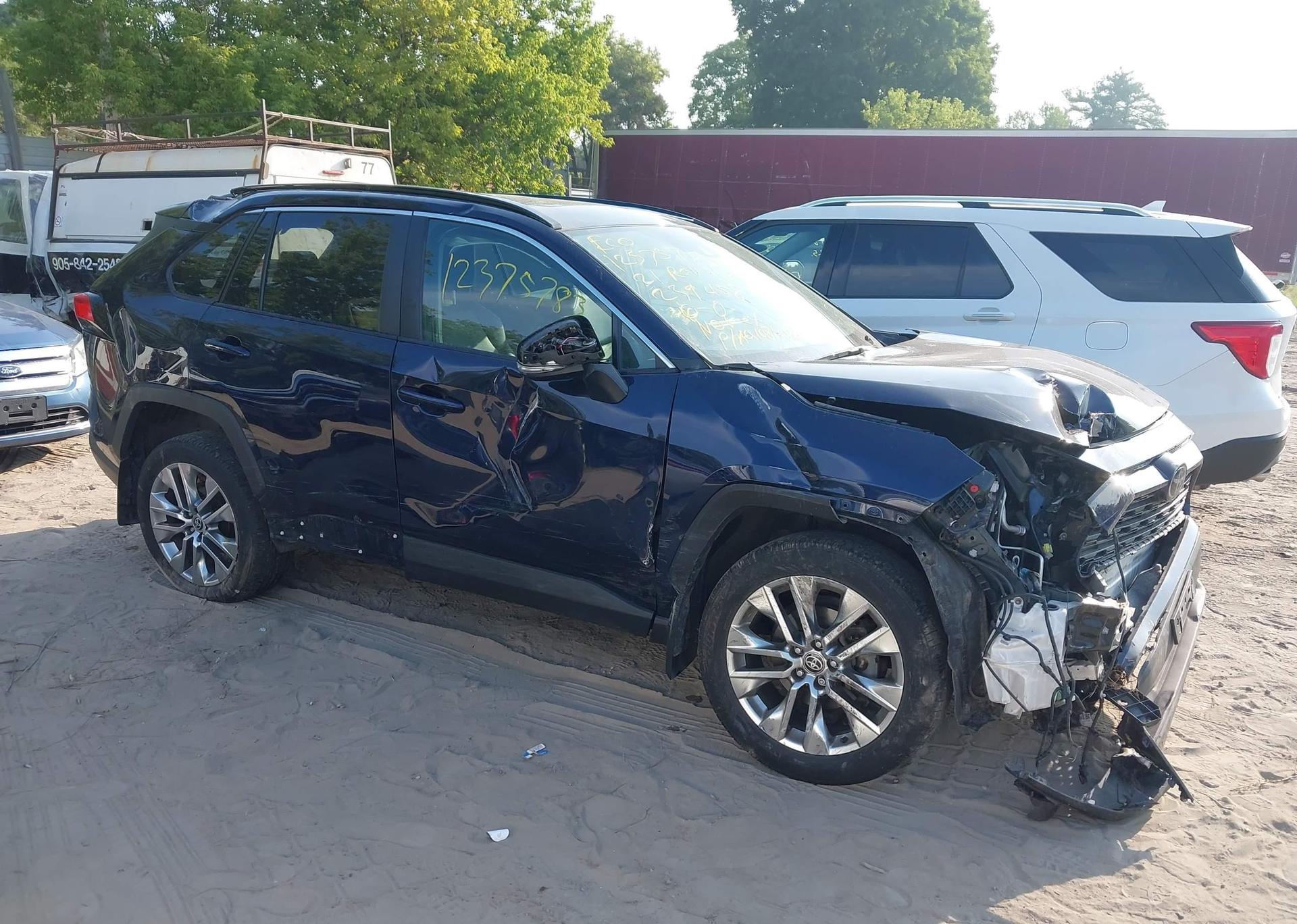 2021 TOYOTA RAV4 XLE