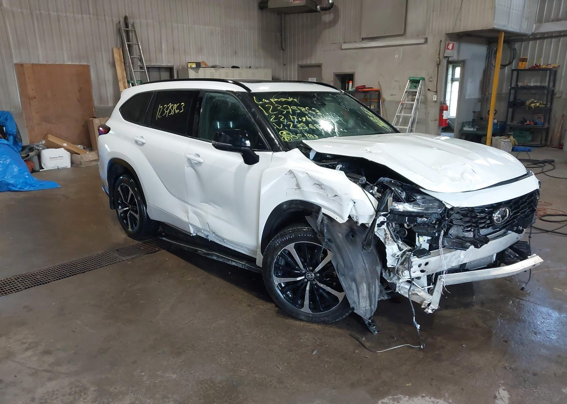 2022 TOYOTA HIGHLANDER XSE