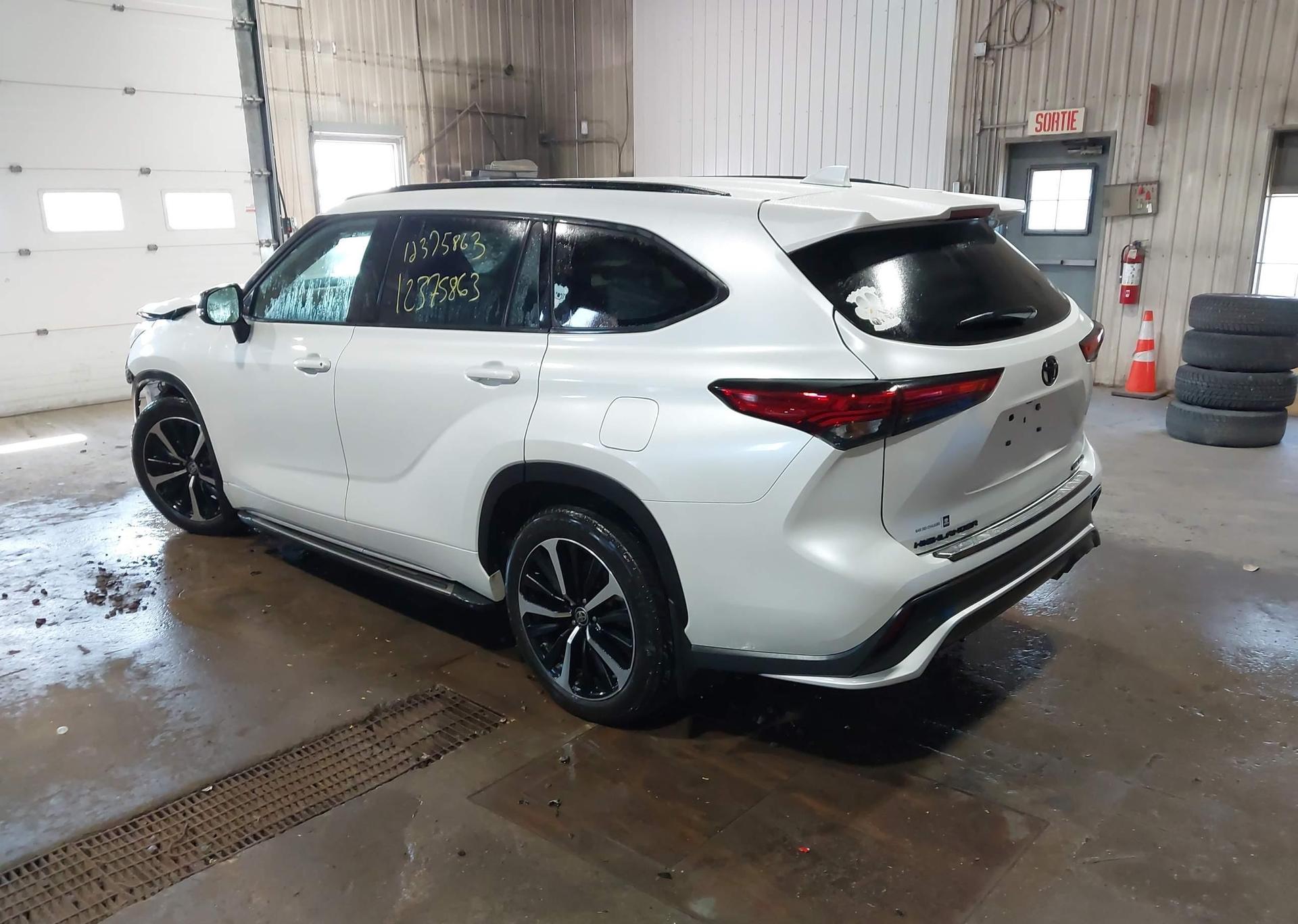 2022 TOYOTA HIGHLANDER XSE