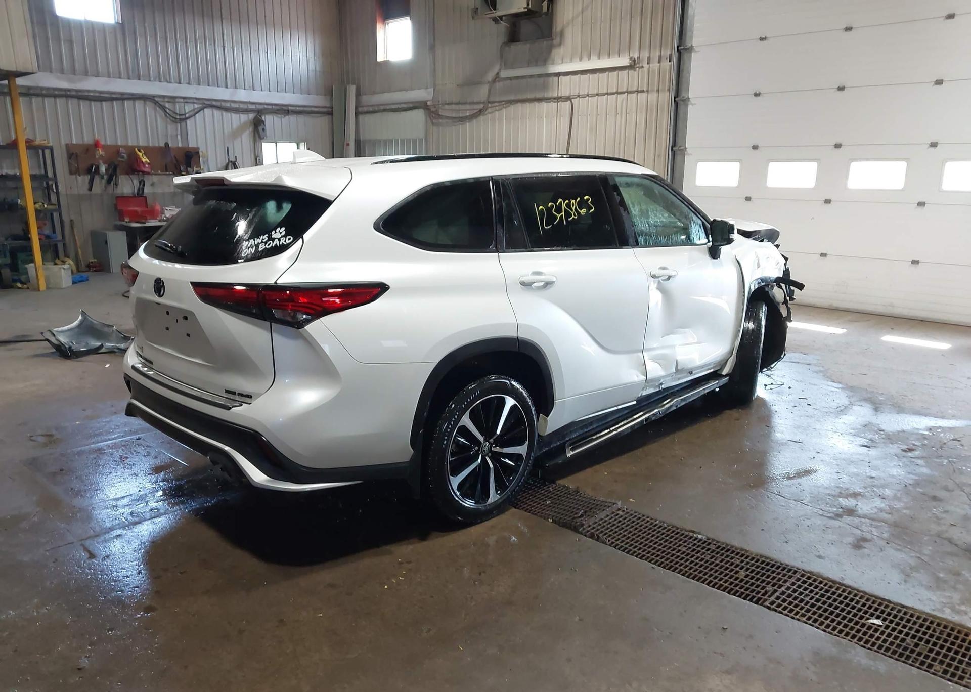 2022 TOYOTA HIGHLANDER XSE