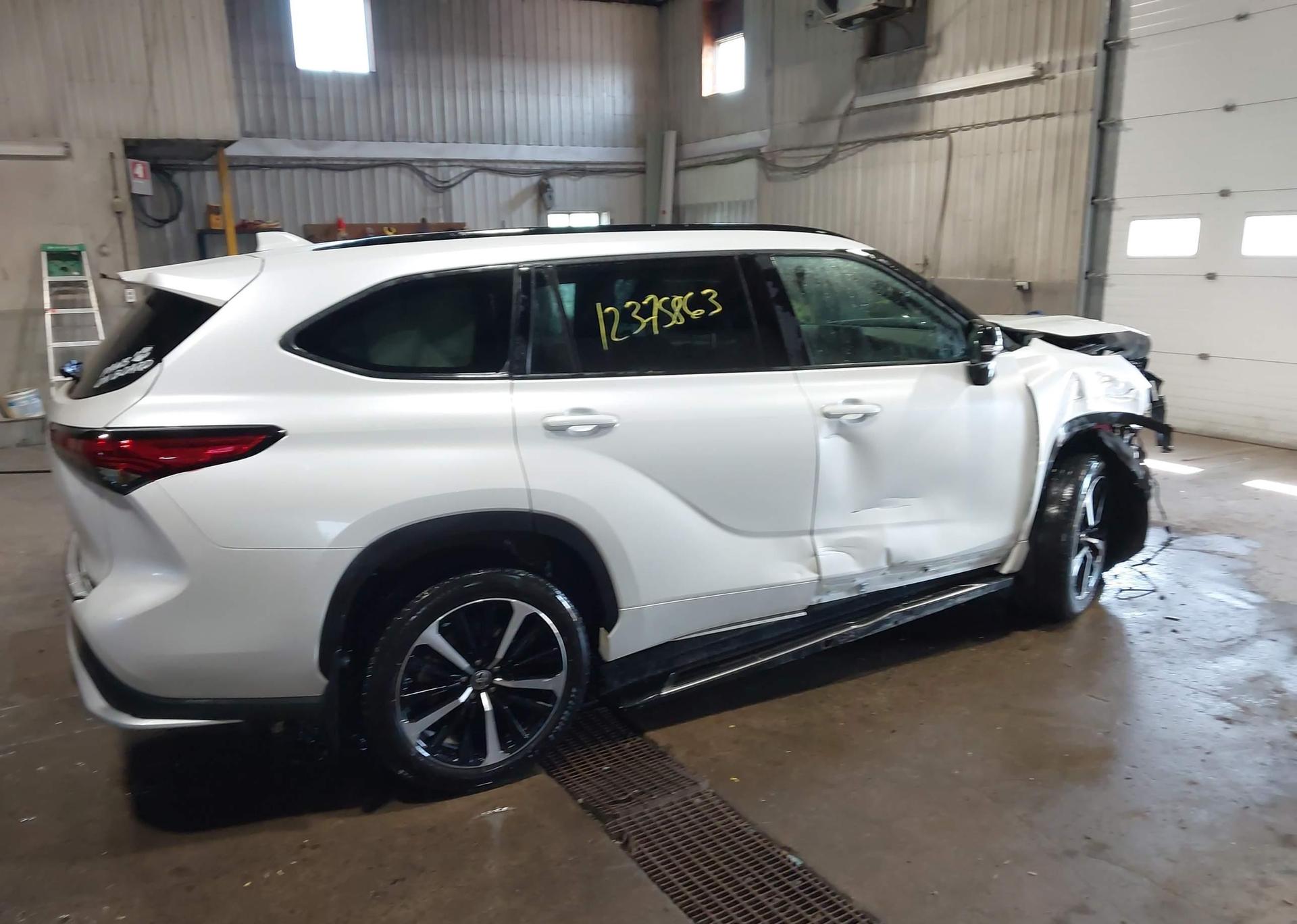 2022 TOYOTA HIGHLANDER XSE