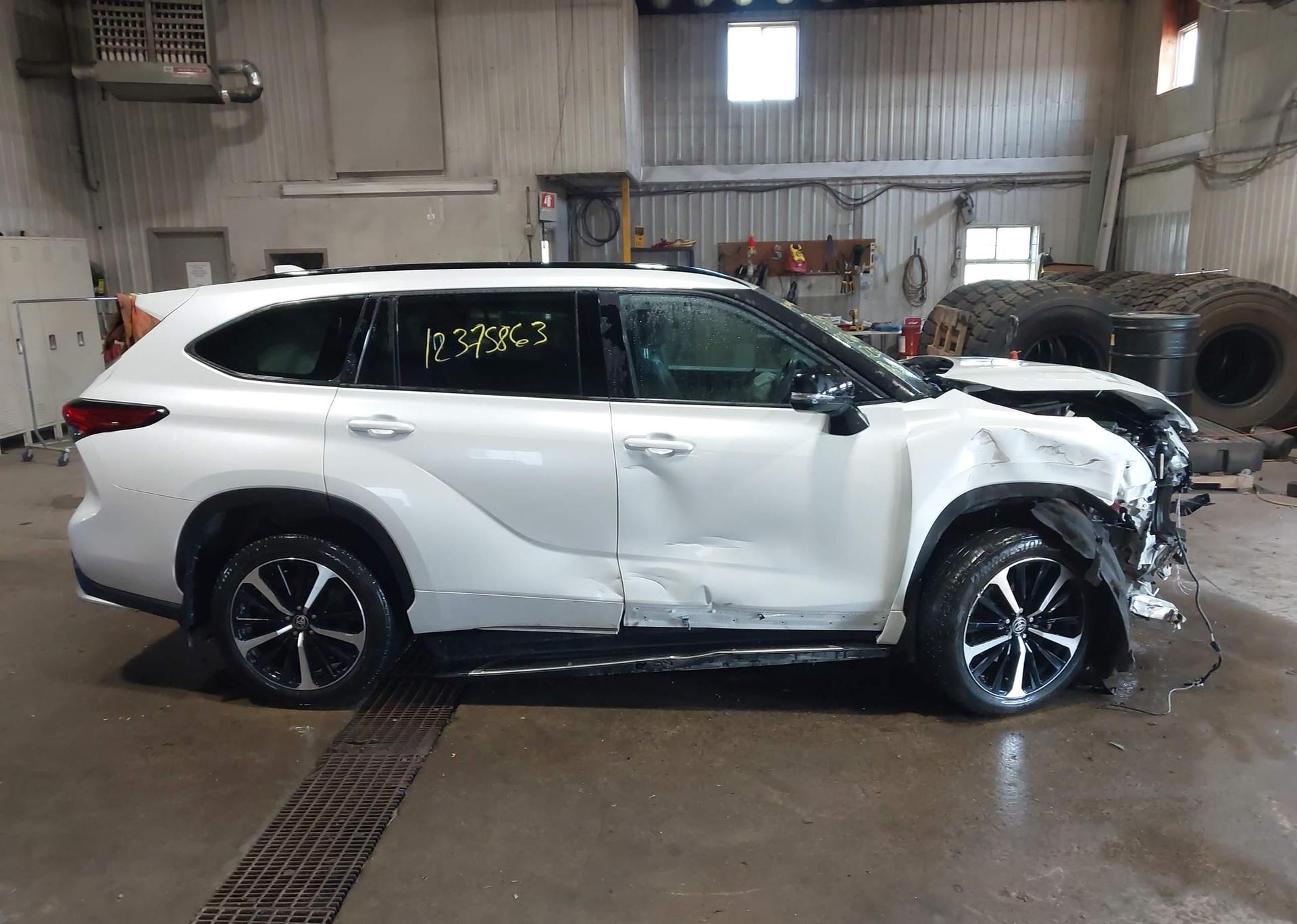 2022 TOYOTA HIGHLANDER XSE