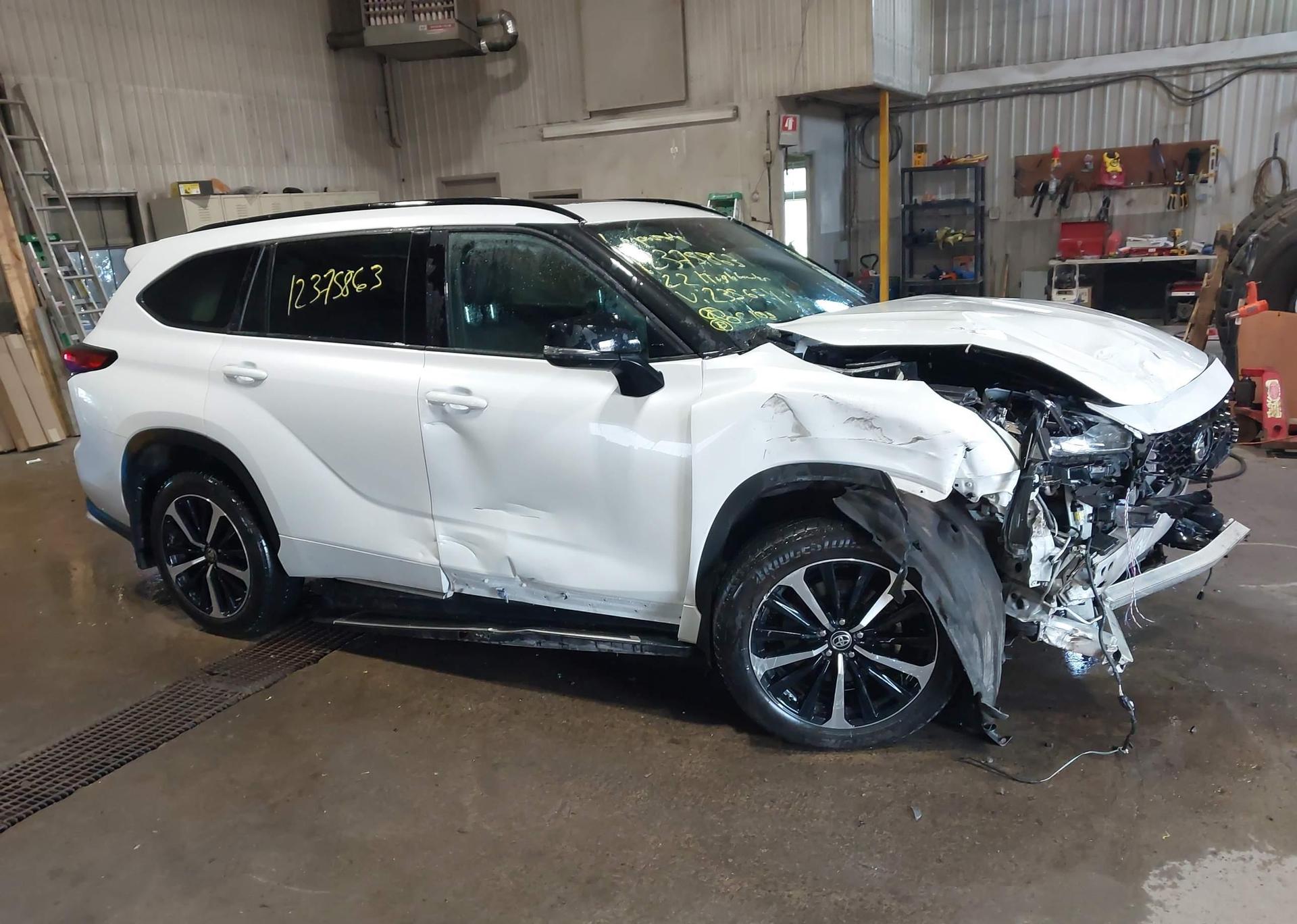 2022 TOYOTA HIGHLANDER XSE