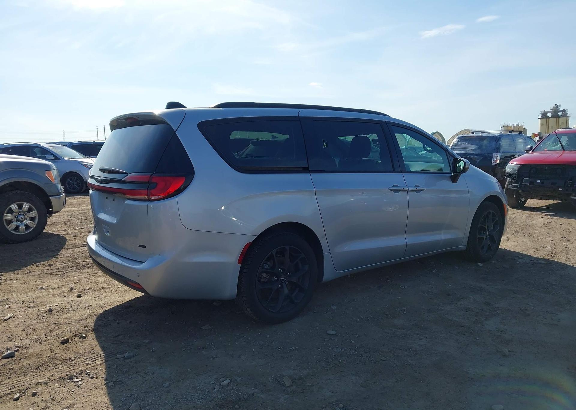 2023 CHRYSLER PACIFICA TOURING L