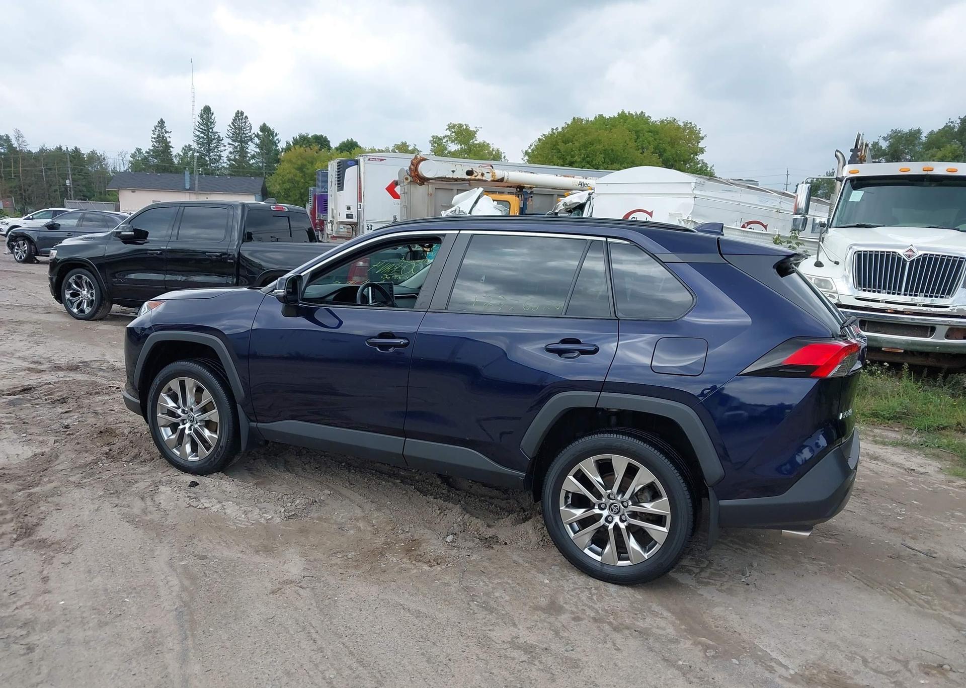 2020 TOYOTA RAV4 XLE