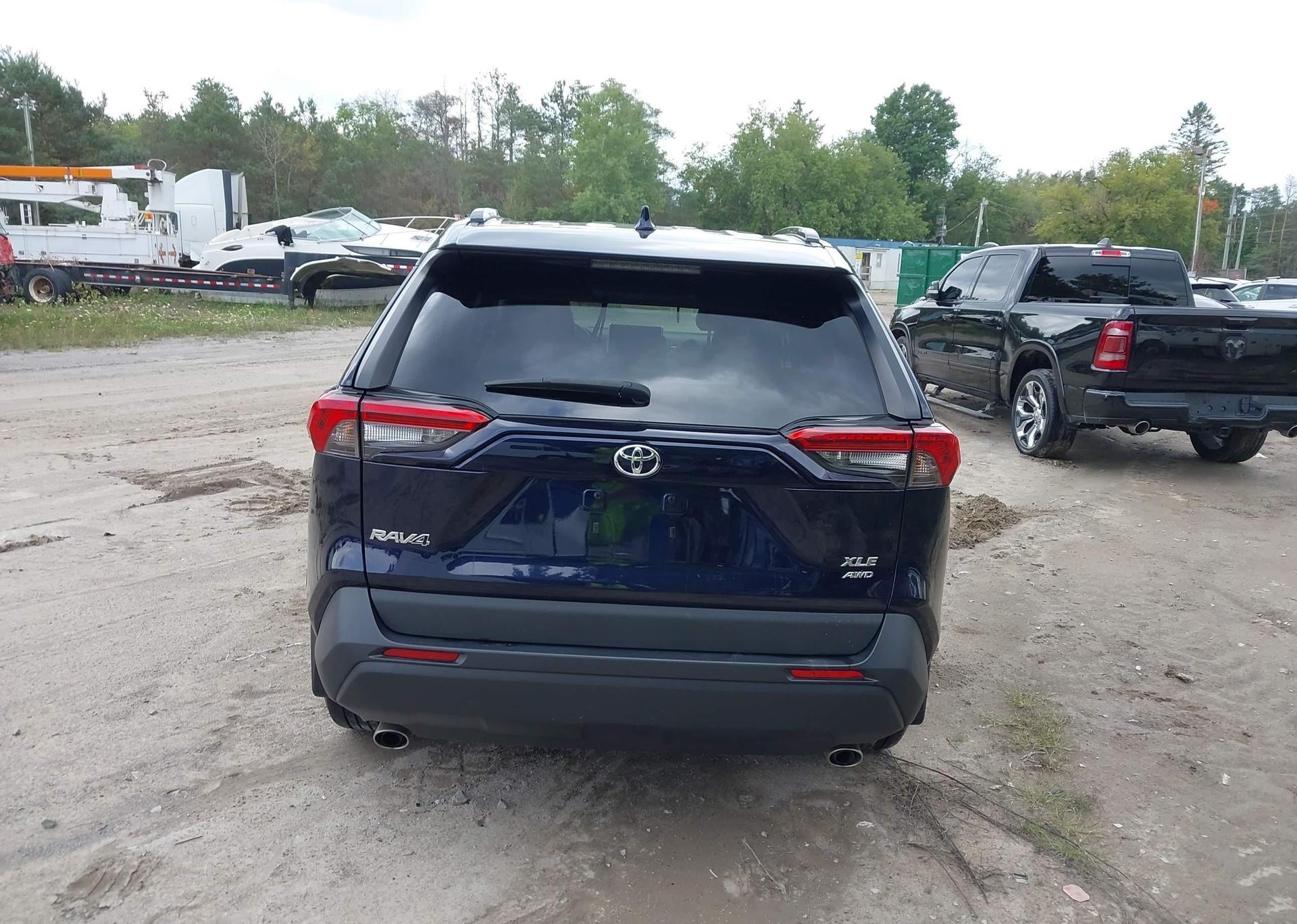 2020 TOYOTA RAV4 XLE