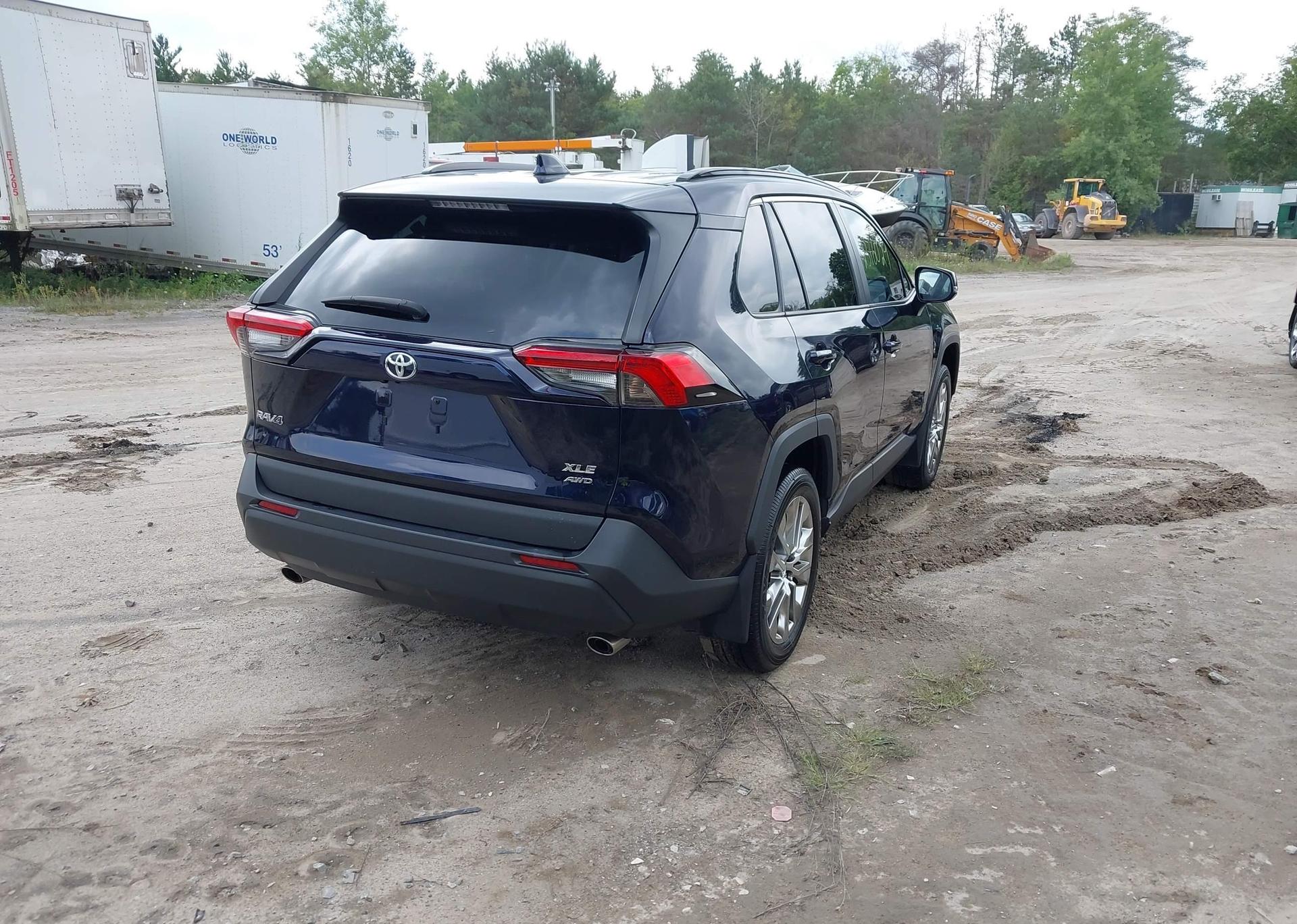 2020 TOYOTA RAV4 XLE