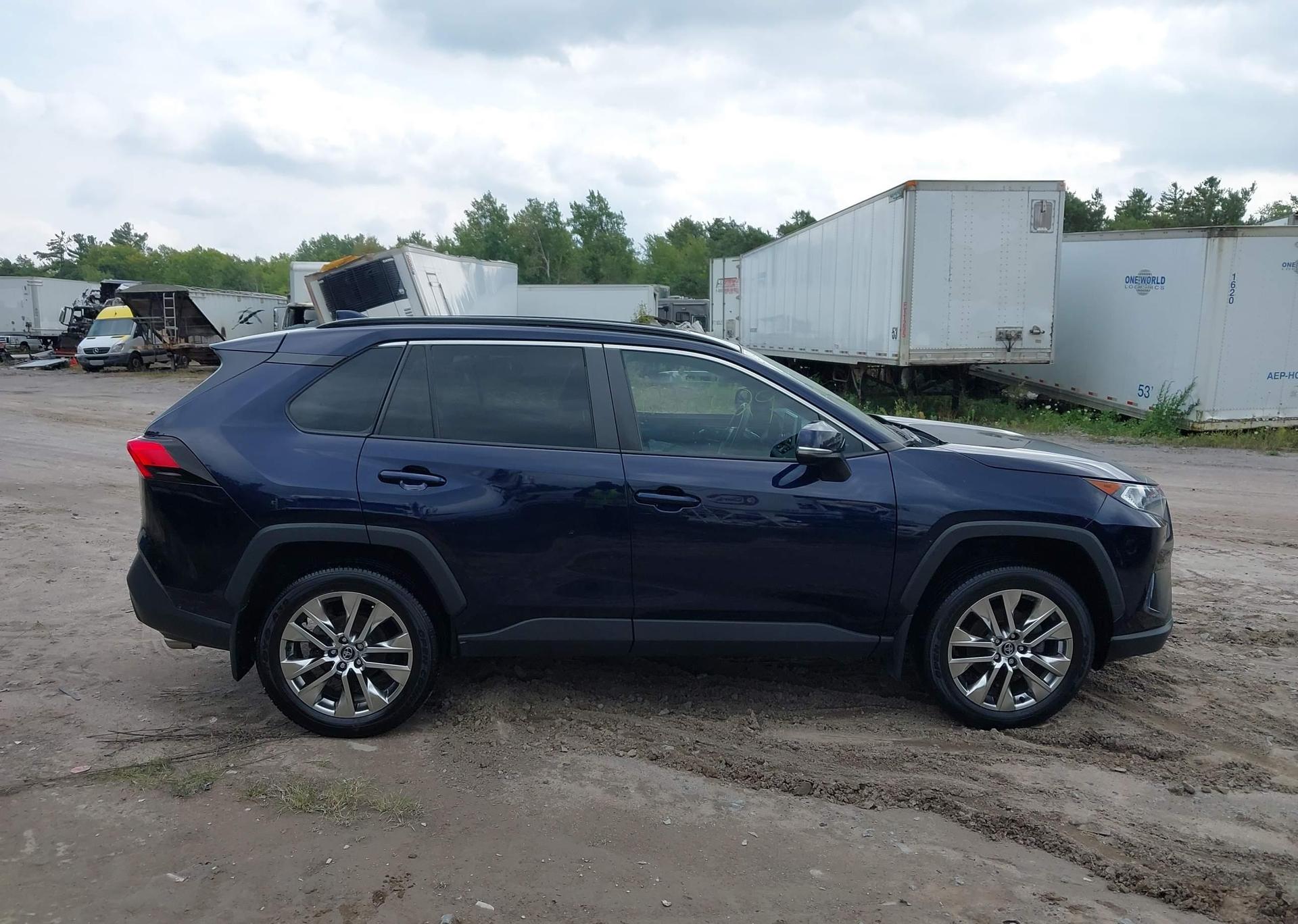 2020 TOYOTA RAV4 XLE