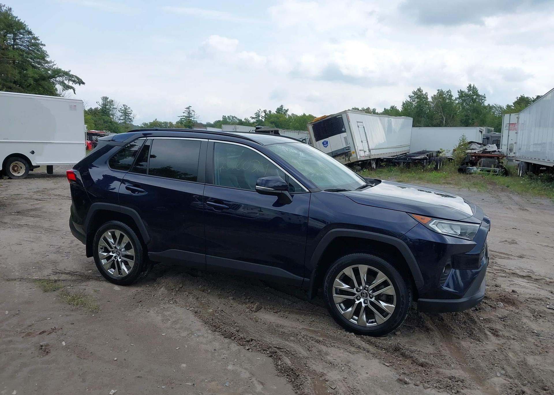 2020 TOYOTA RAV4 XLE