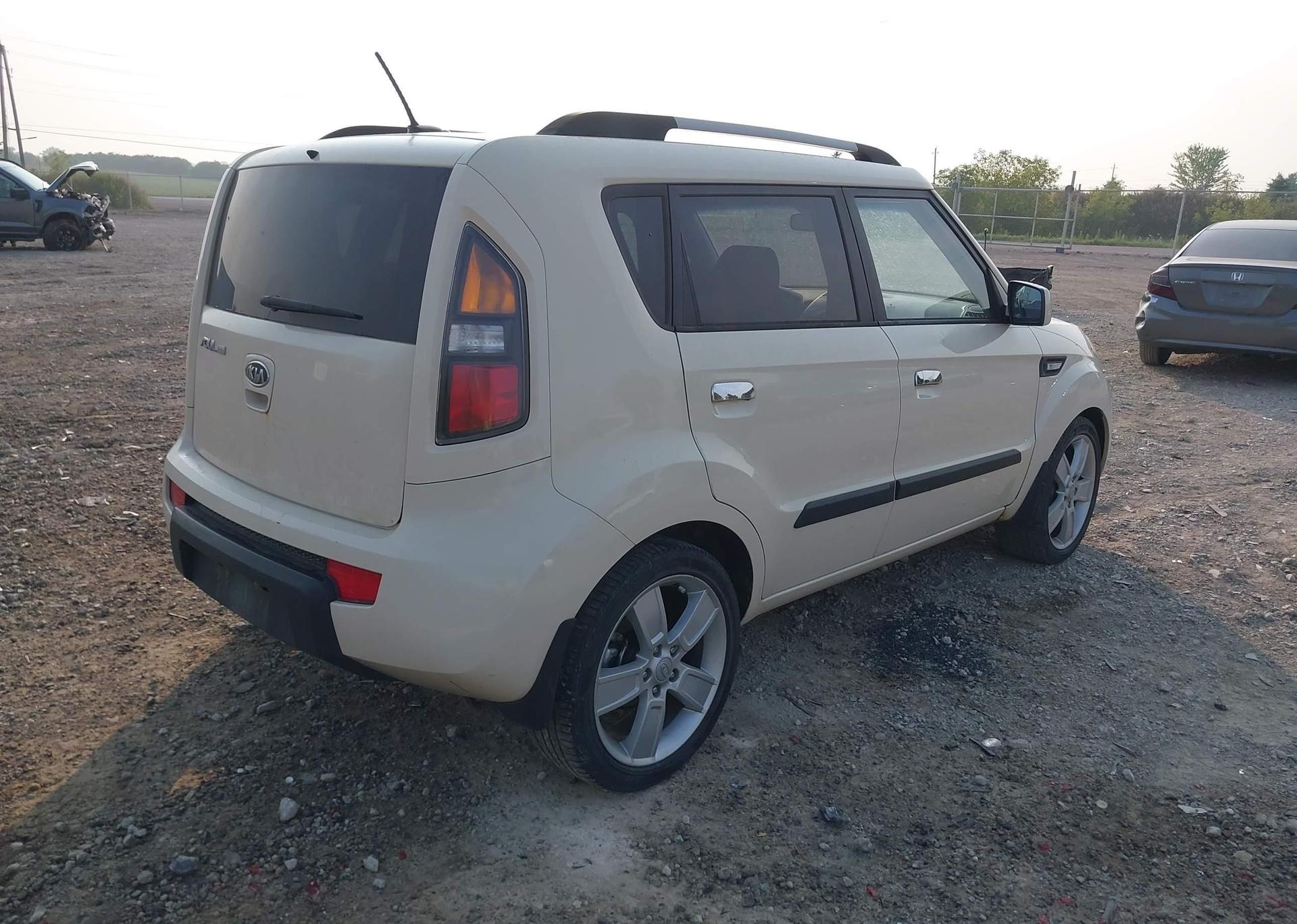 2010 KIA SOUL +
