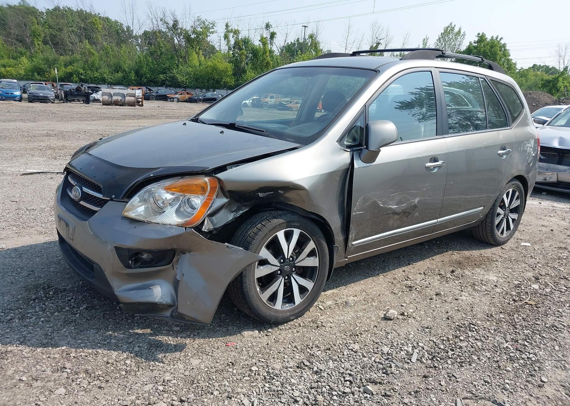 2010 KIA RONDO EX
