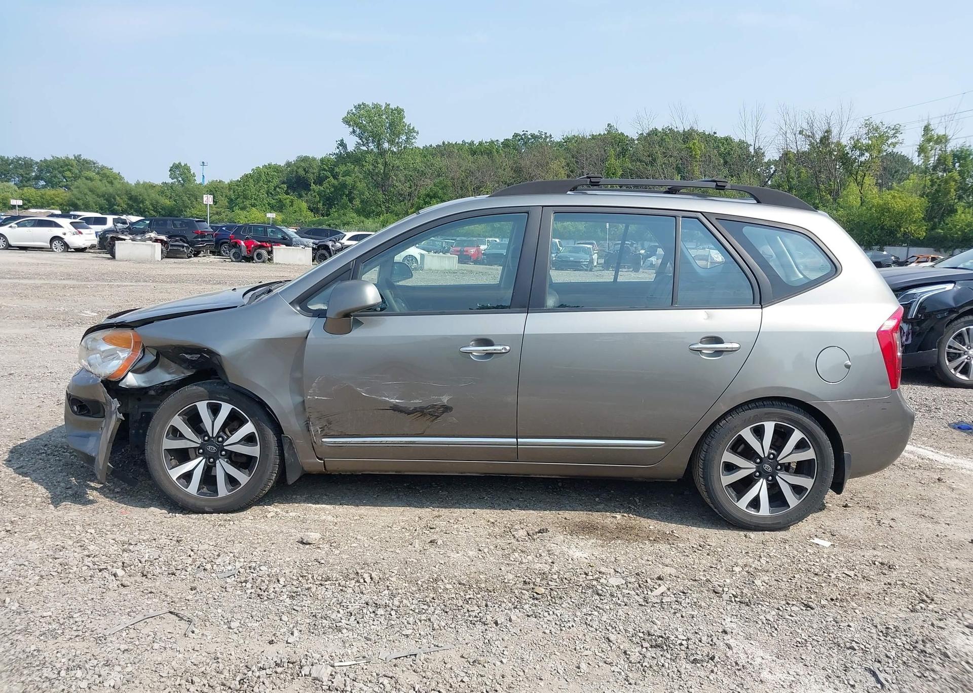 2010 KIA RONDO EX