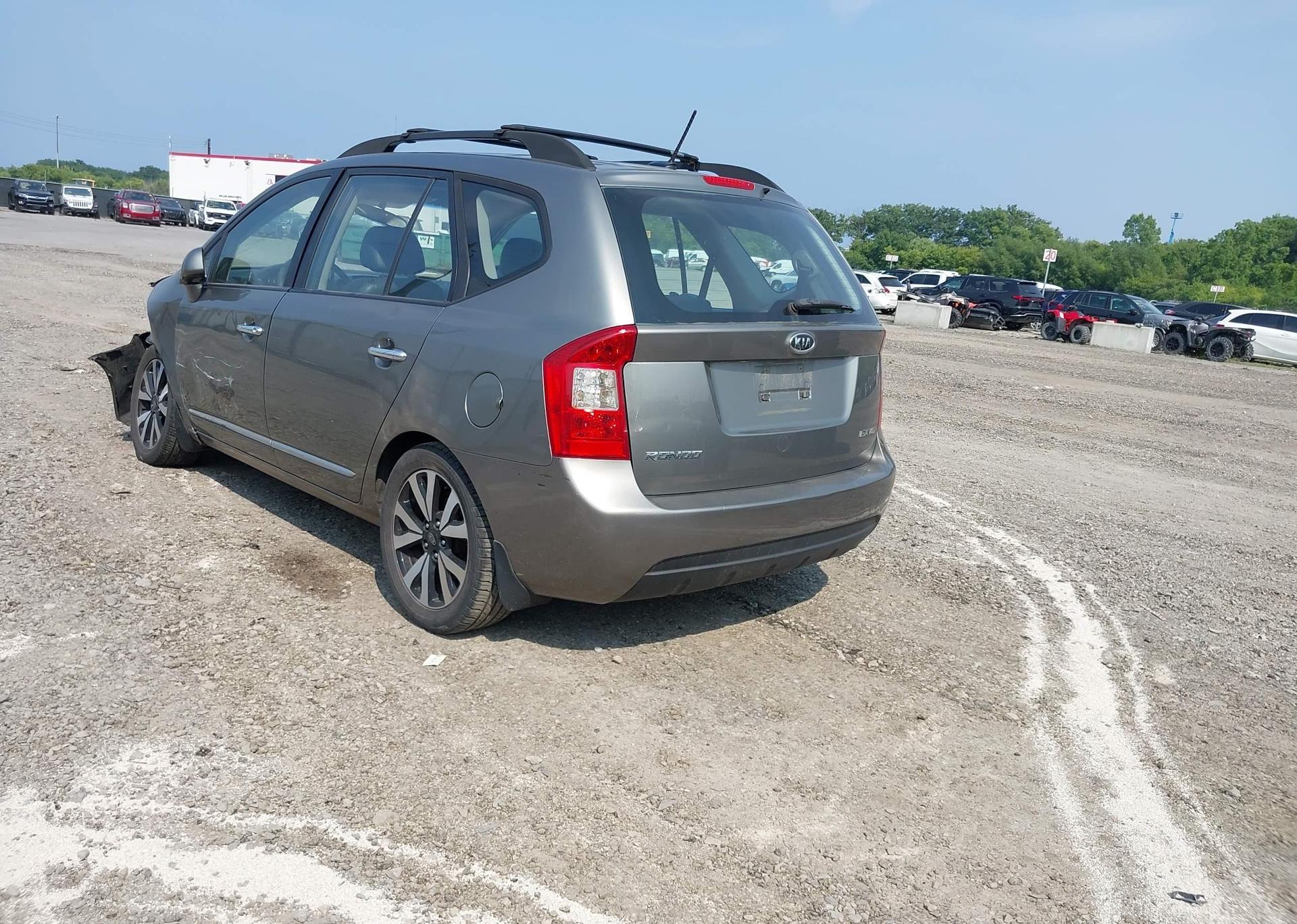 2010 KIA RONDO EX