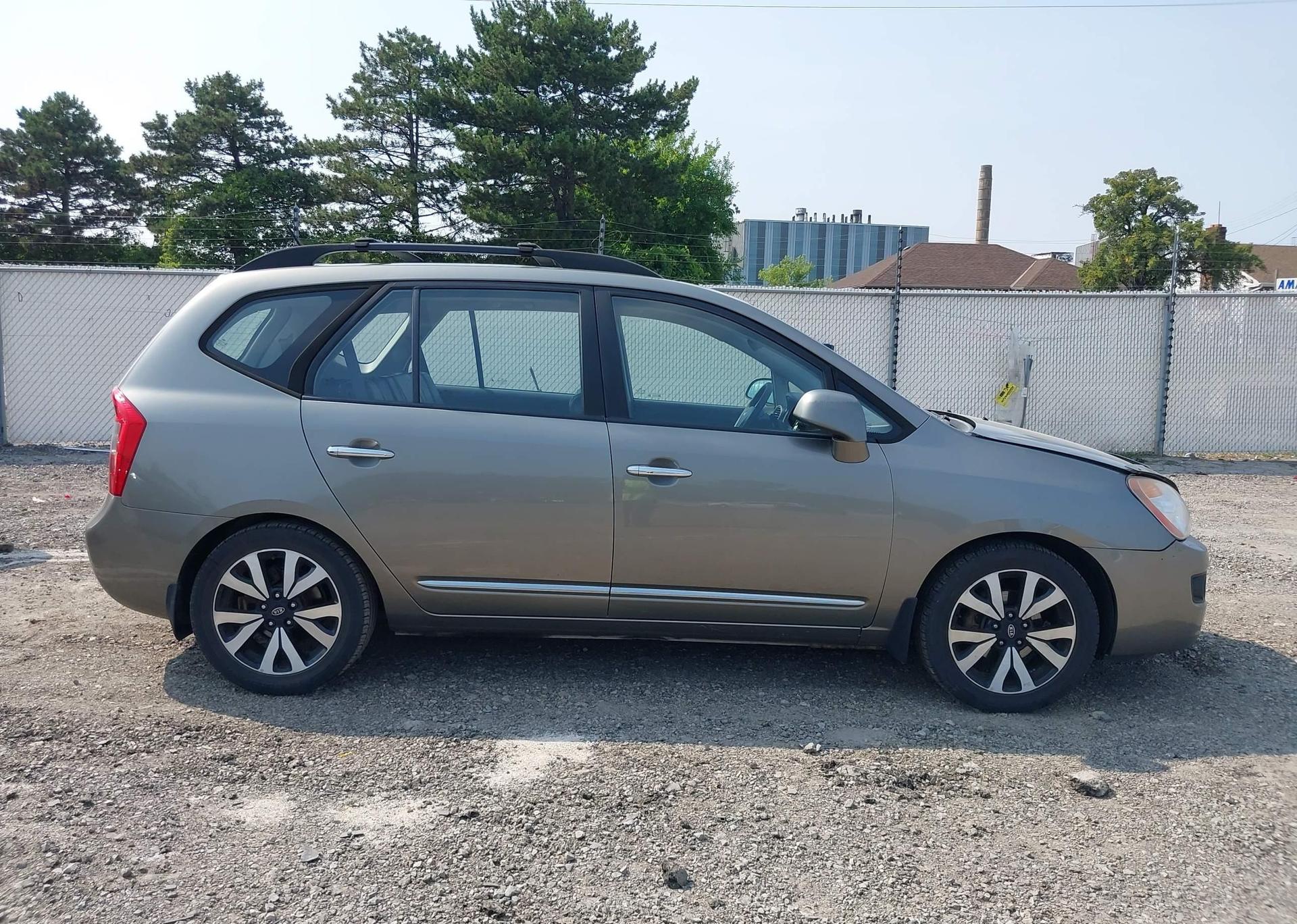 2010 KIA RONDO EX