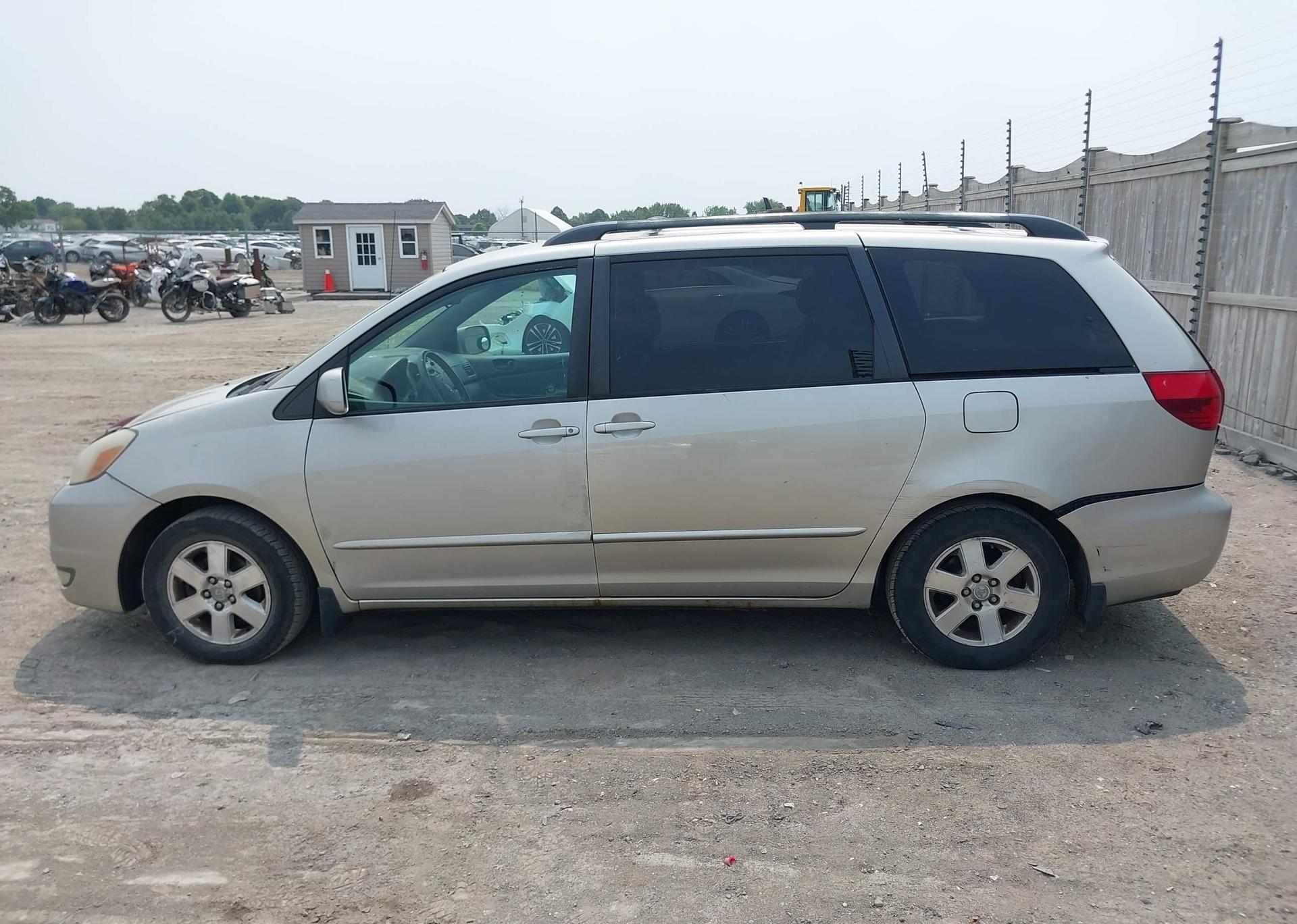 2004 TOYOTA SIENNA CE