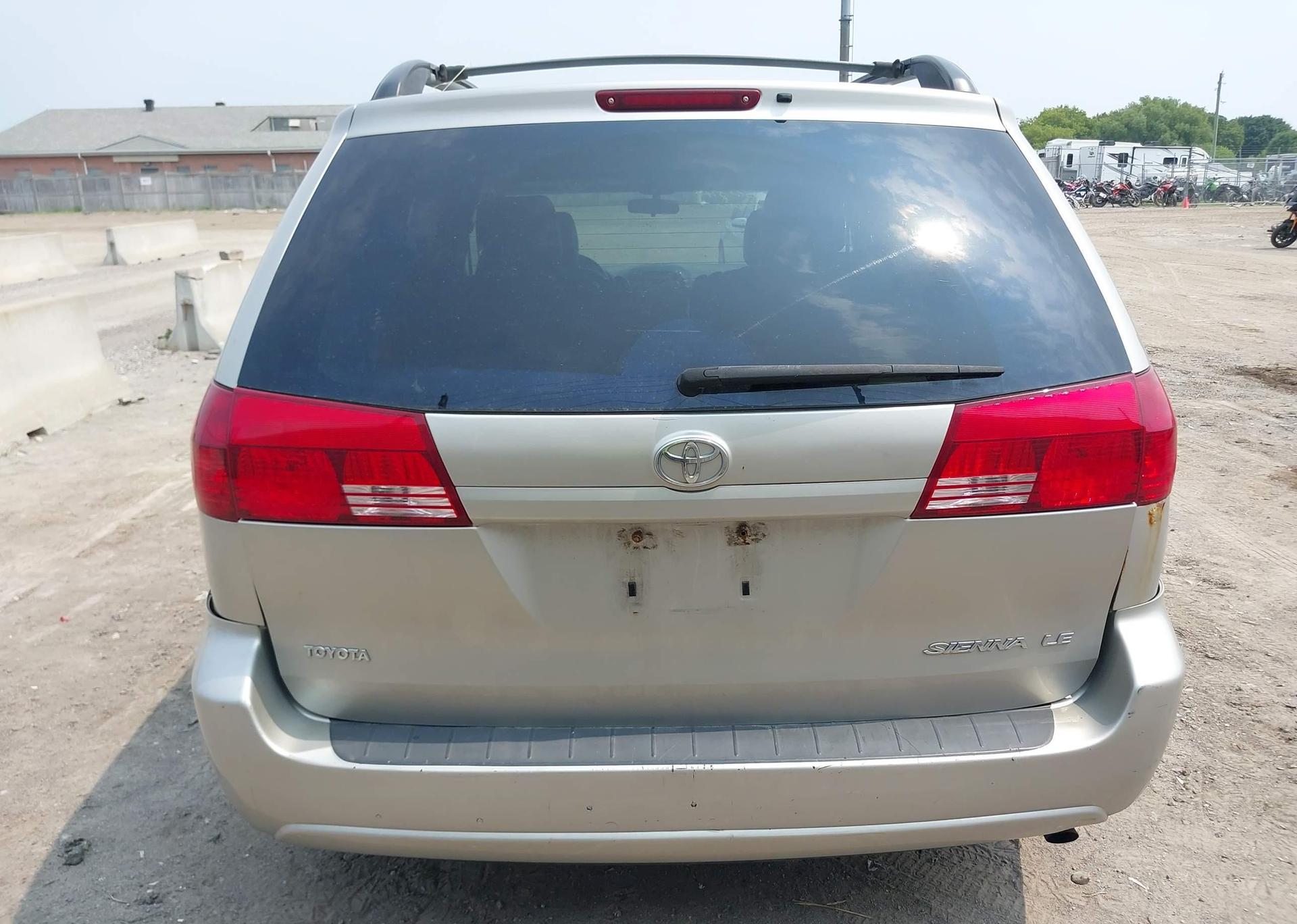 2004 TOYOTA SIENNA CE