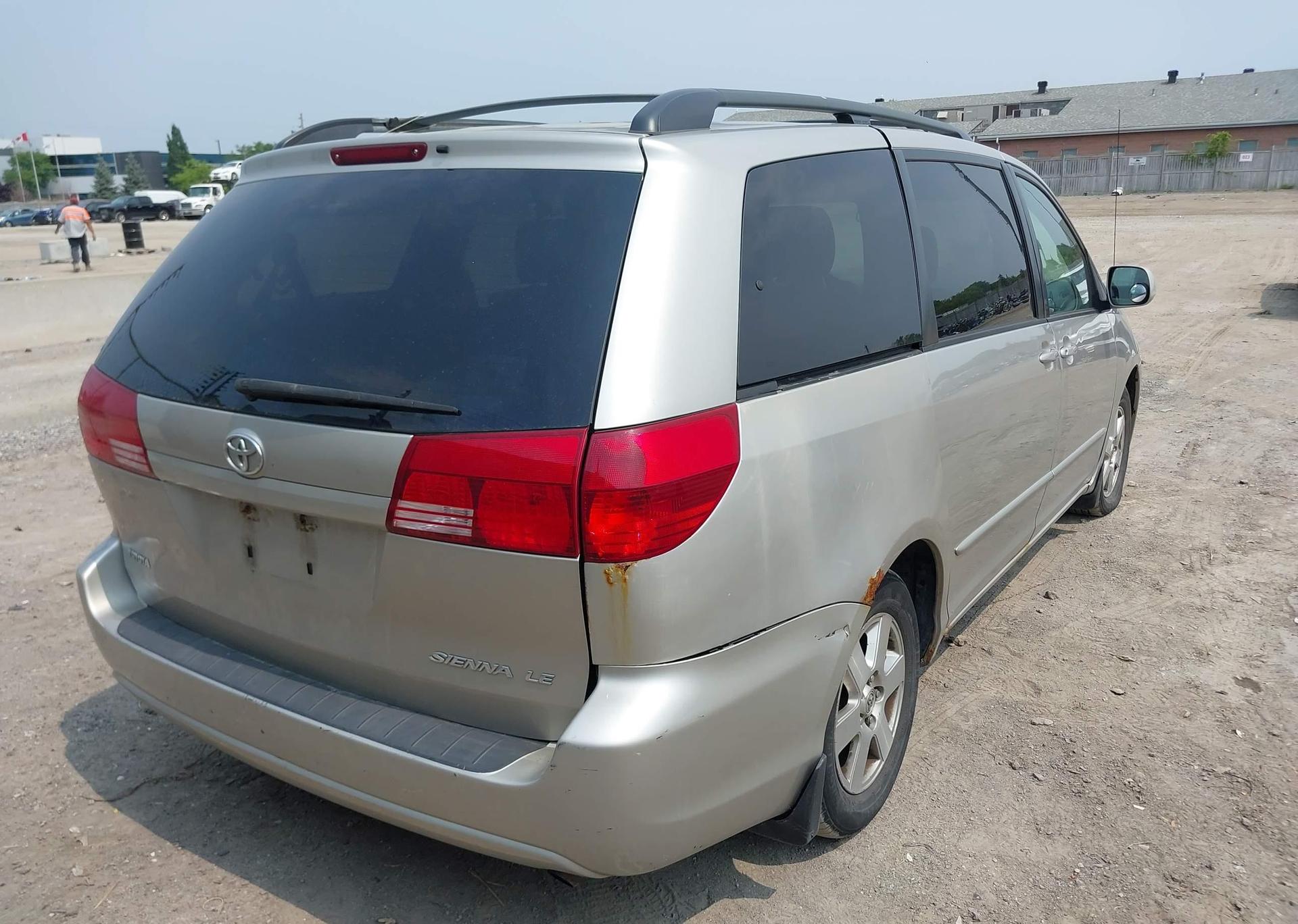2004 TOYOTA SIENNA CE