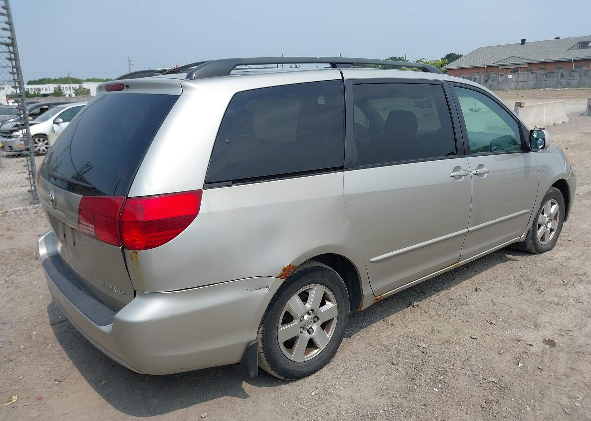 2004 TOYOTA SIENNA CE