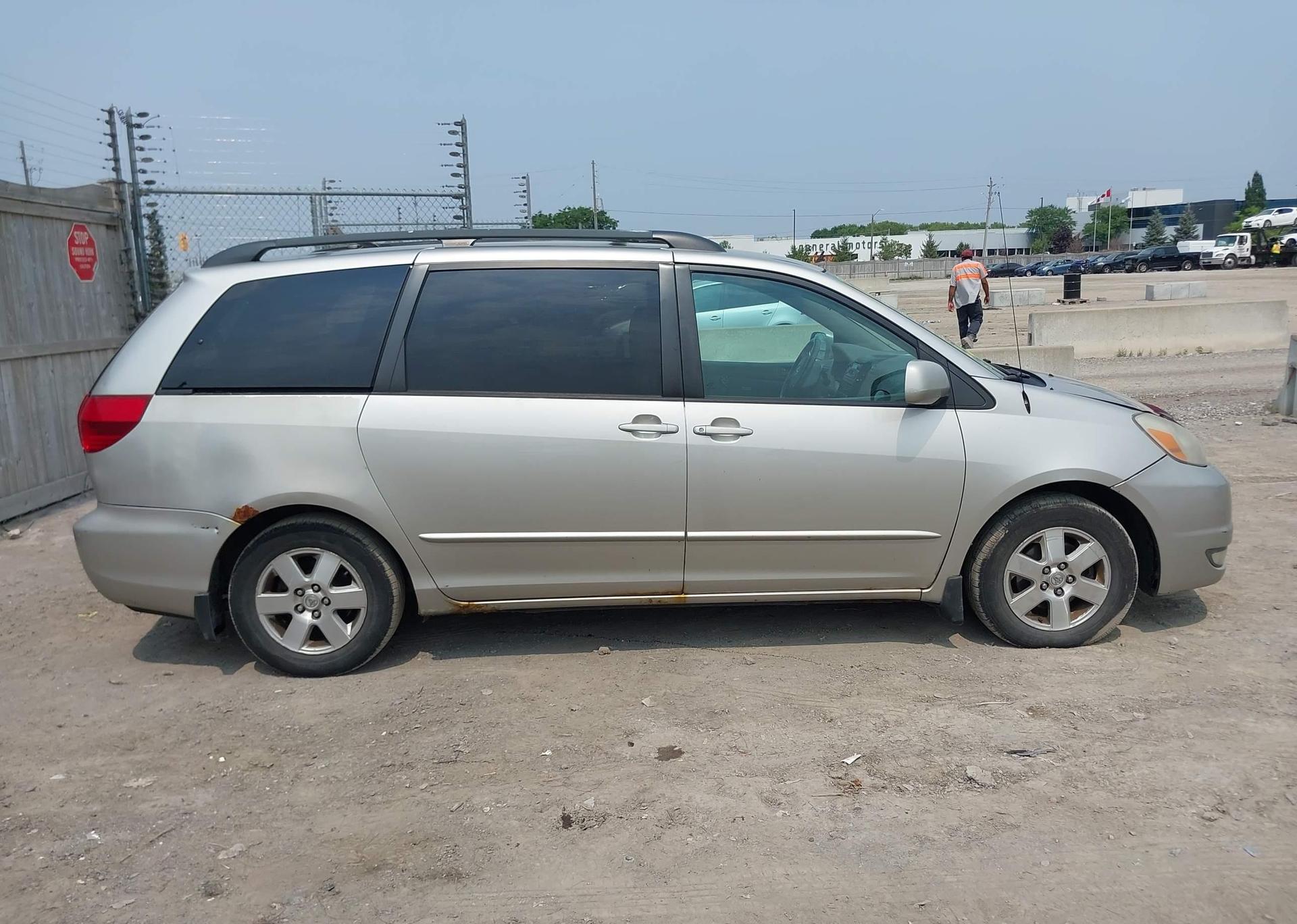 2004 TOYOTA SIENNA CE
