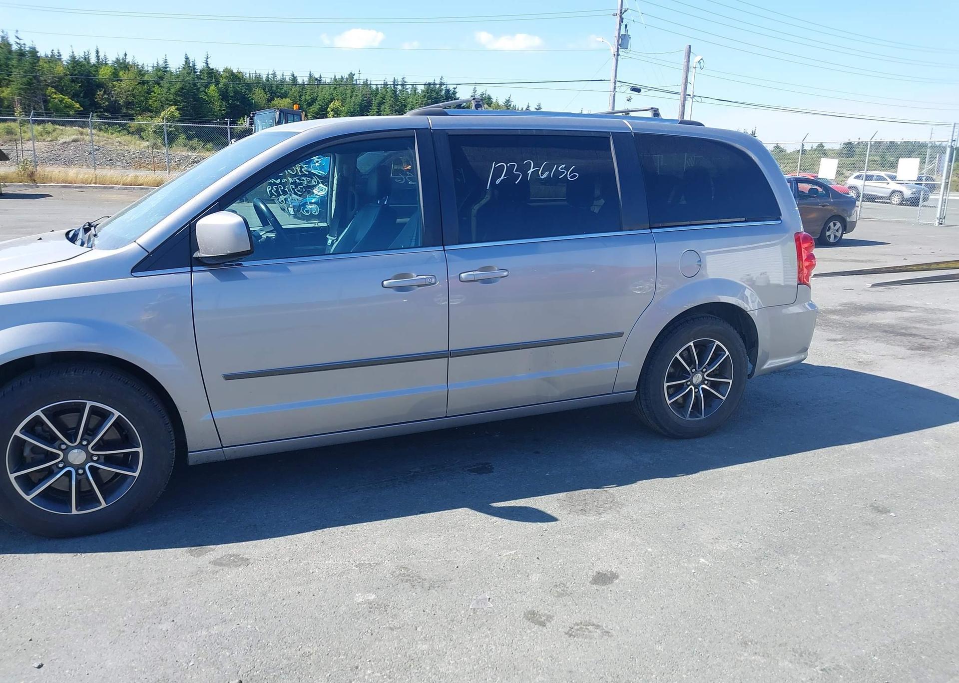 2016 DODGE GRAND CARAVAN SE