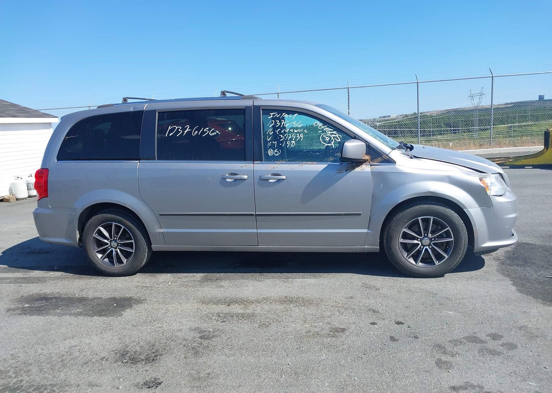 2016 DODGE GRAND CARAVAN SE