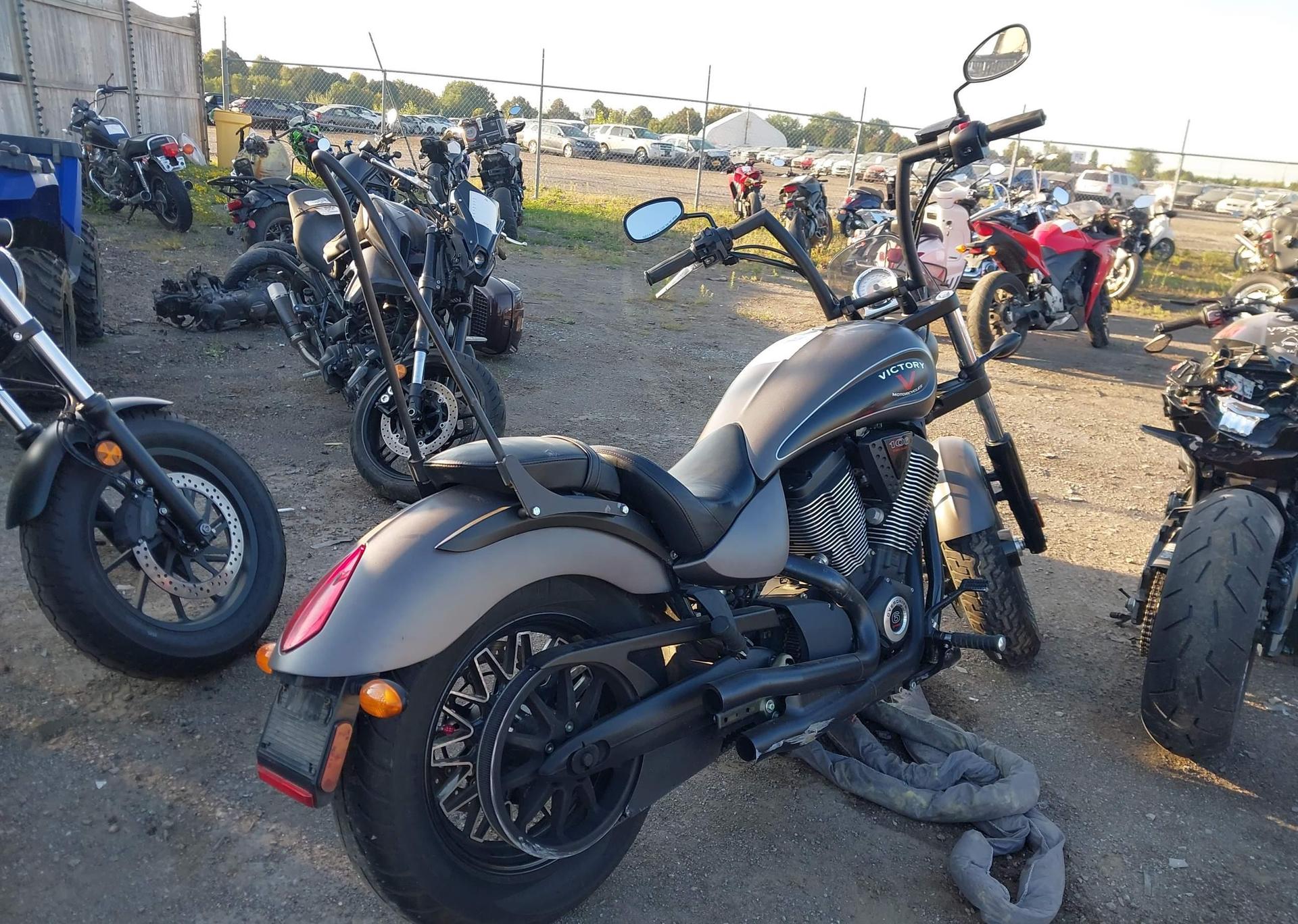 2016 VICTORY MOTORCYCLES GUNNER