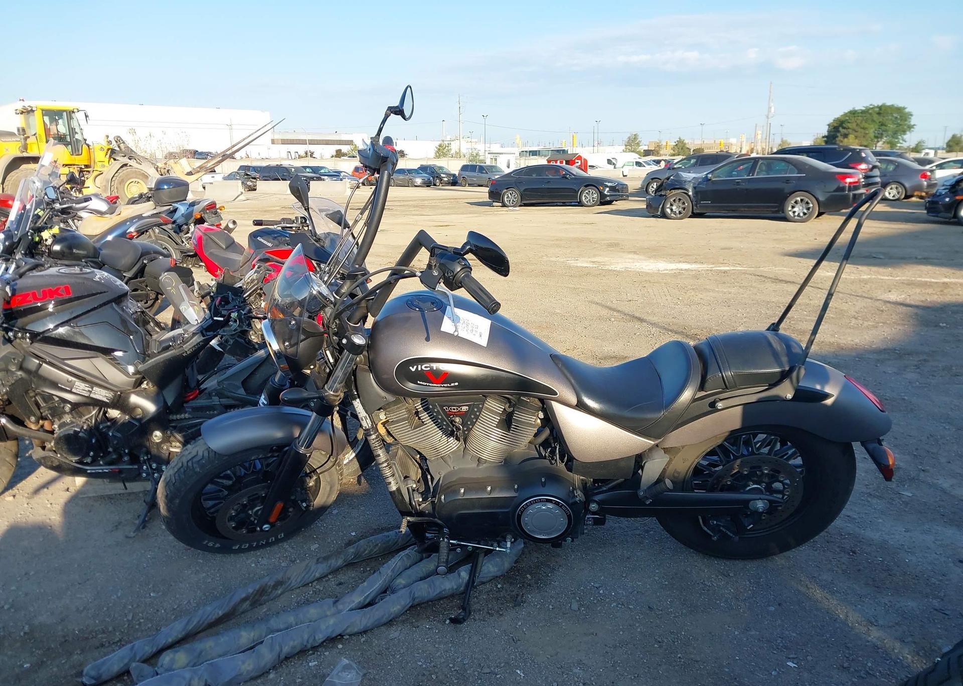 2016 VICTORY MOTORCYCLES GUNNER