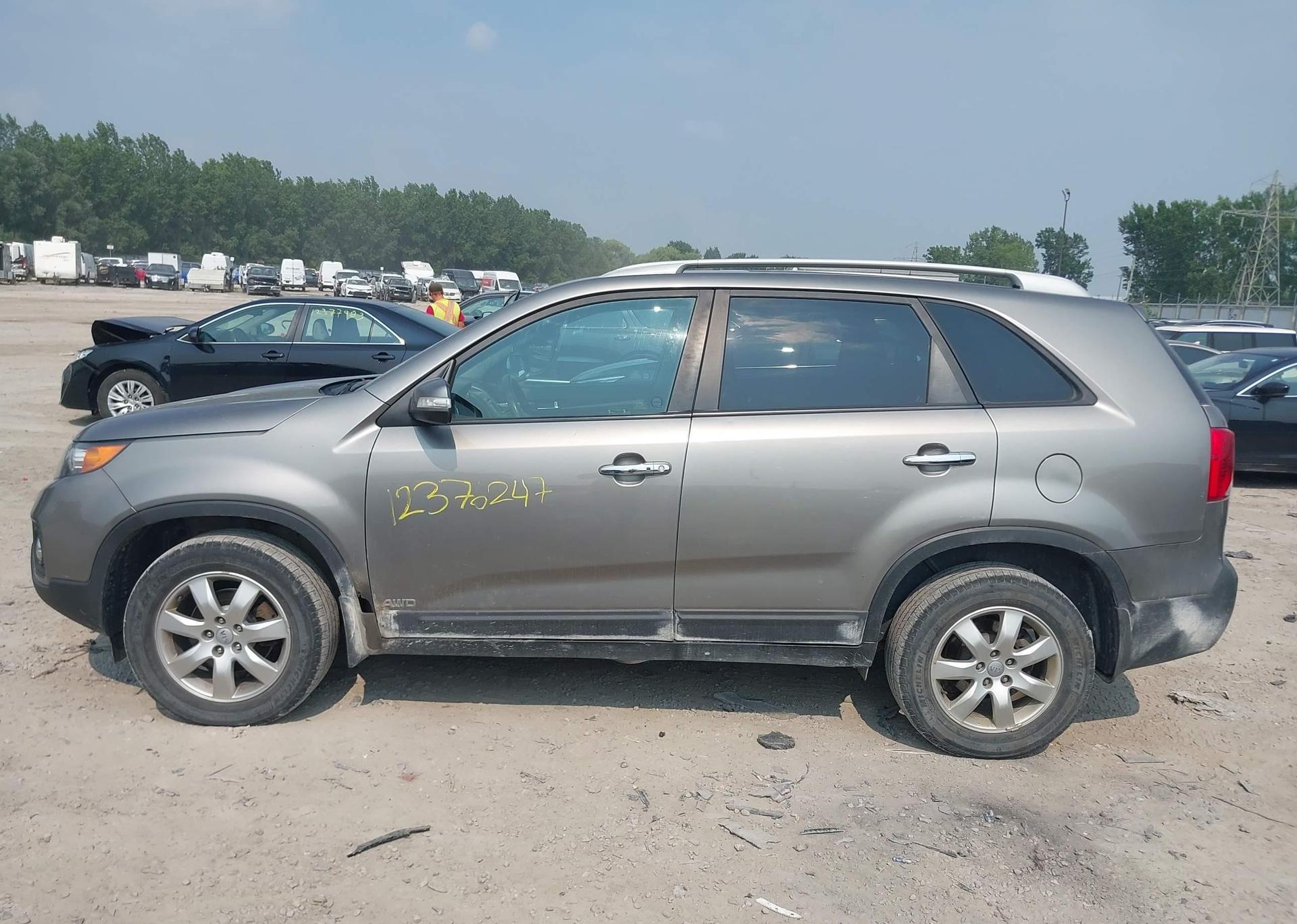 2011 KIA SORENTO LX V6