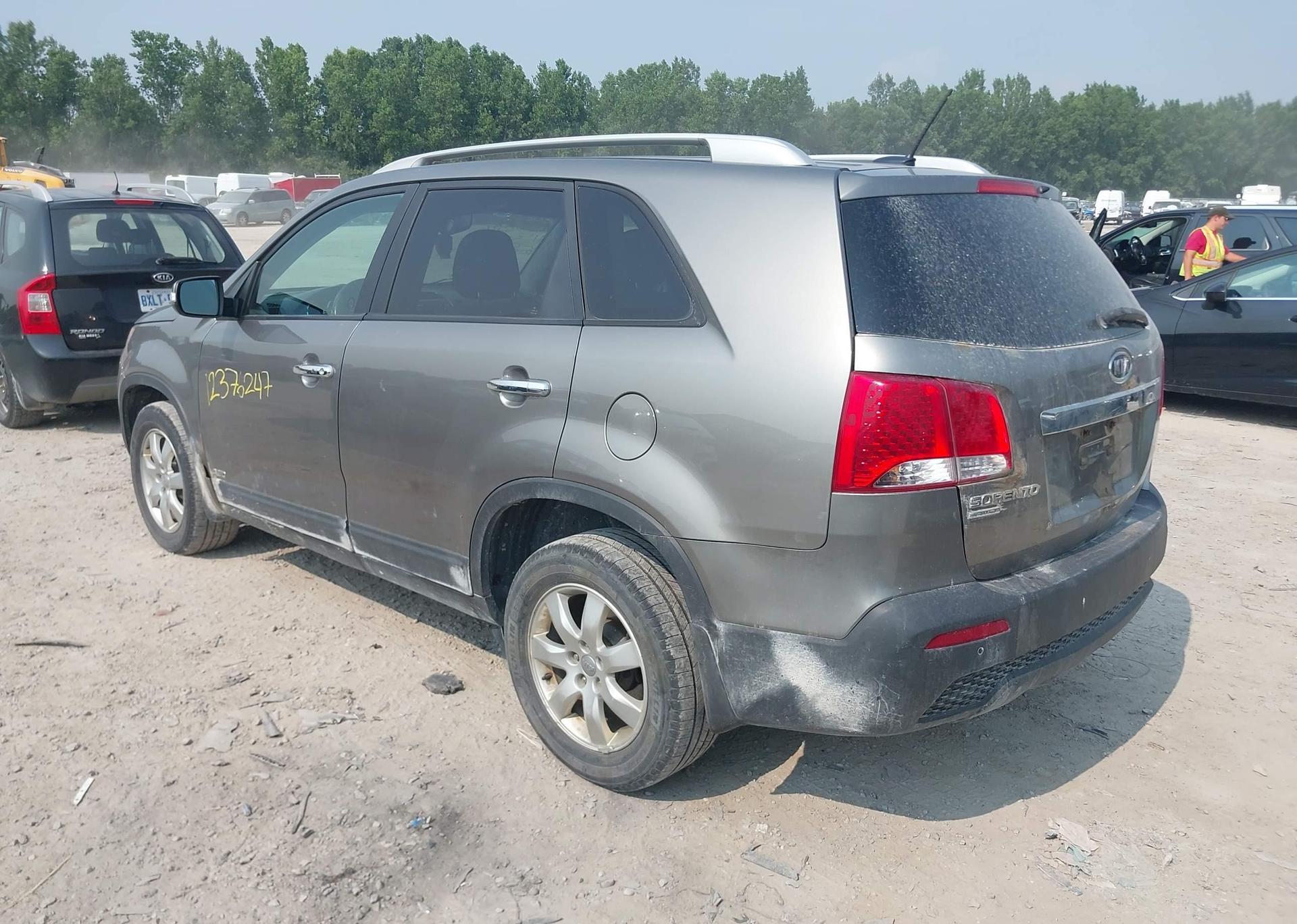2011 KIA SORENTO LX V6