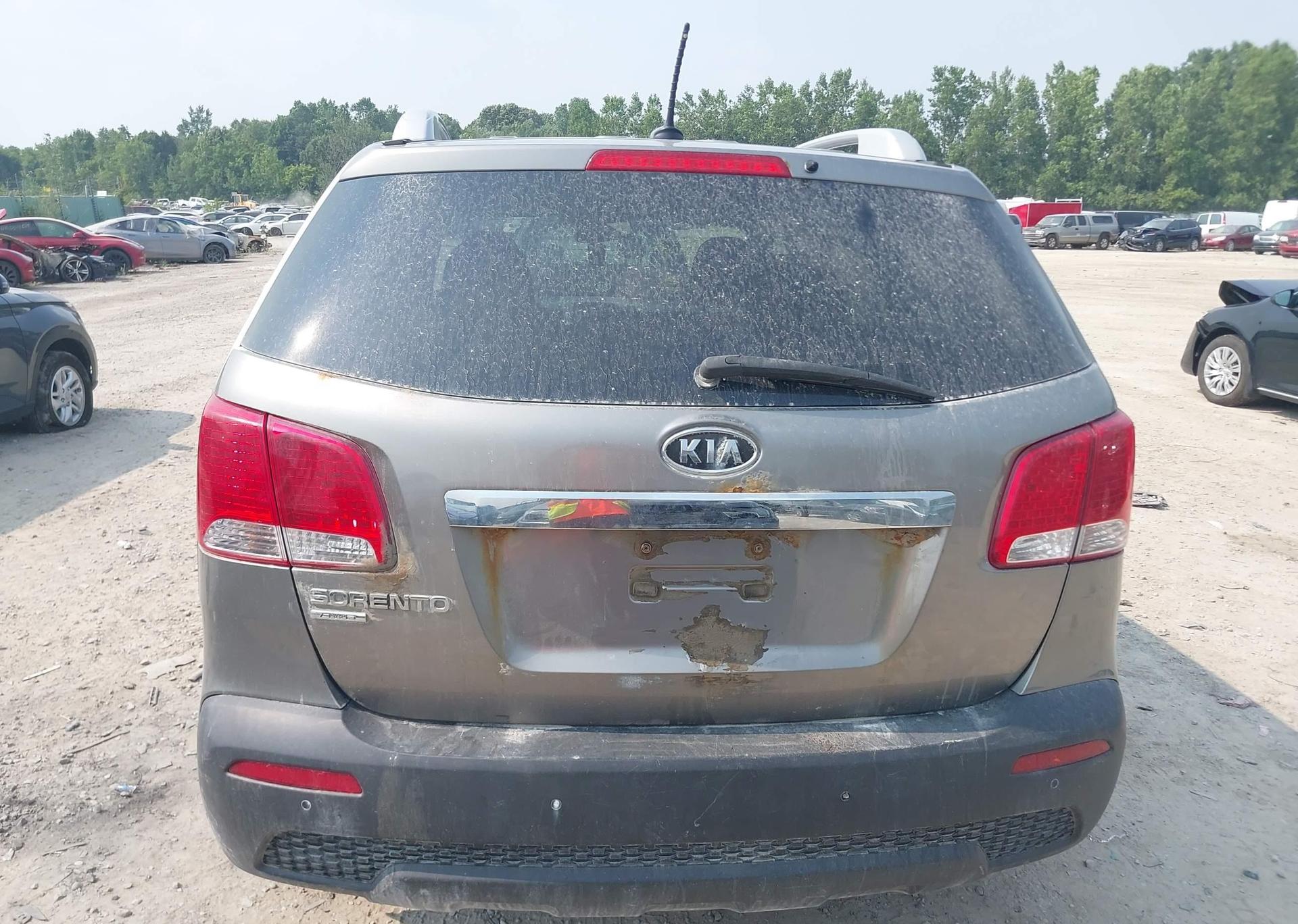 2011 KIA SORENTO LX V6