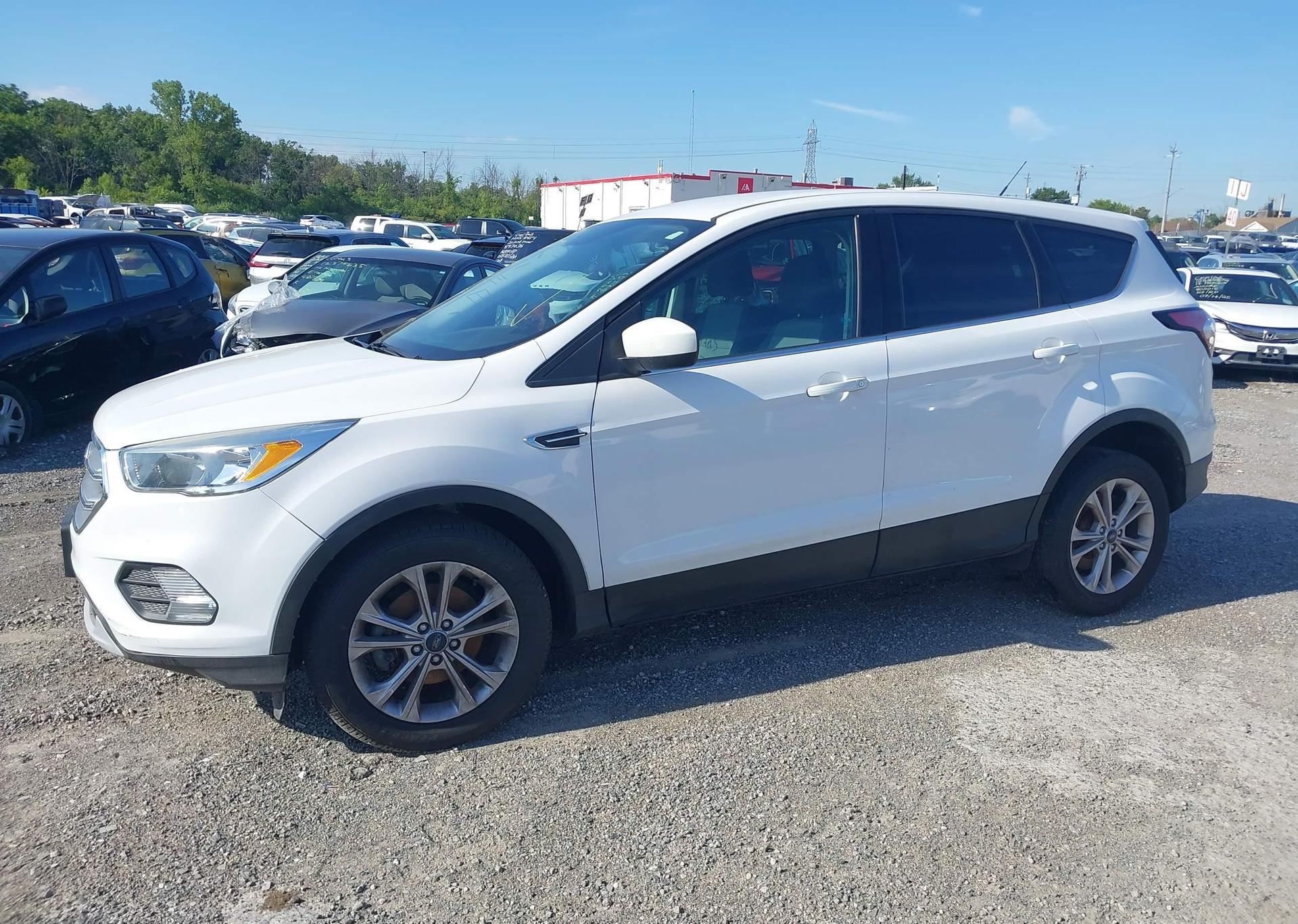 2017 FORD ESCAPE SE
