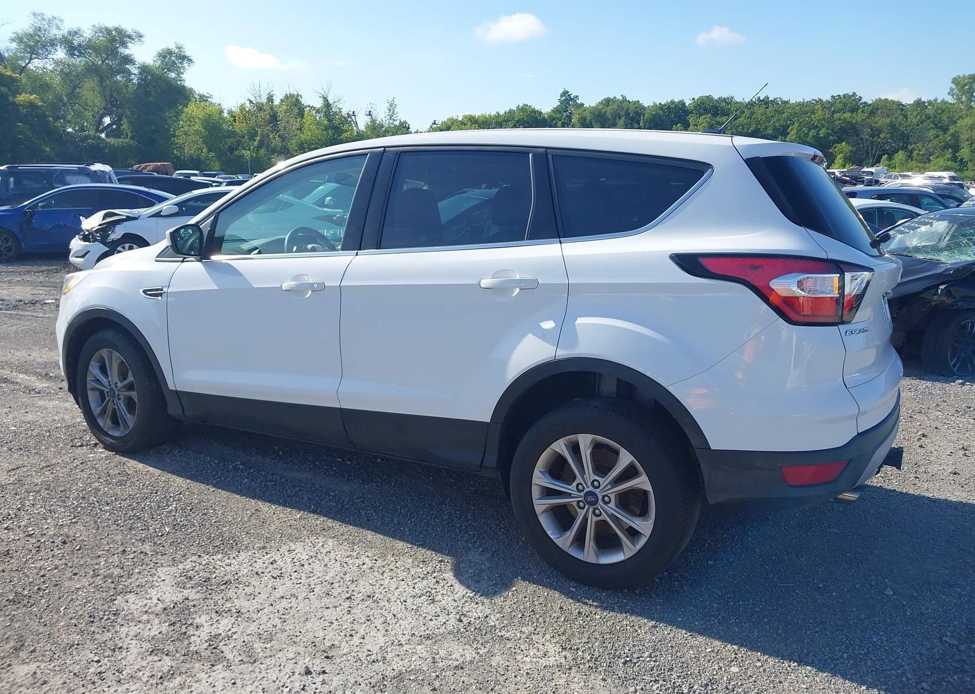 2017 FORD ESCAPE SE
