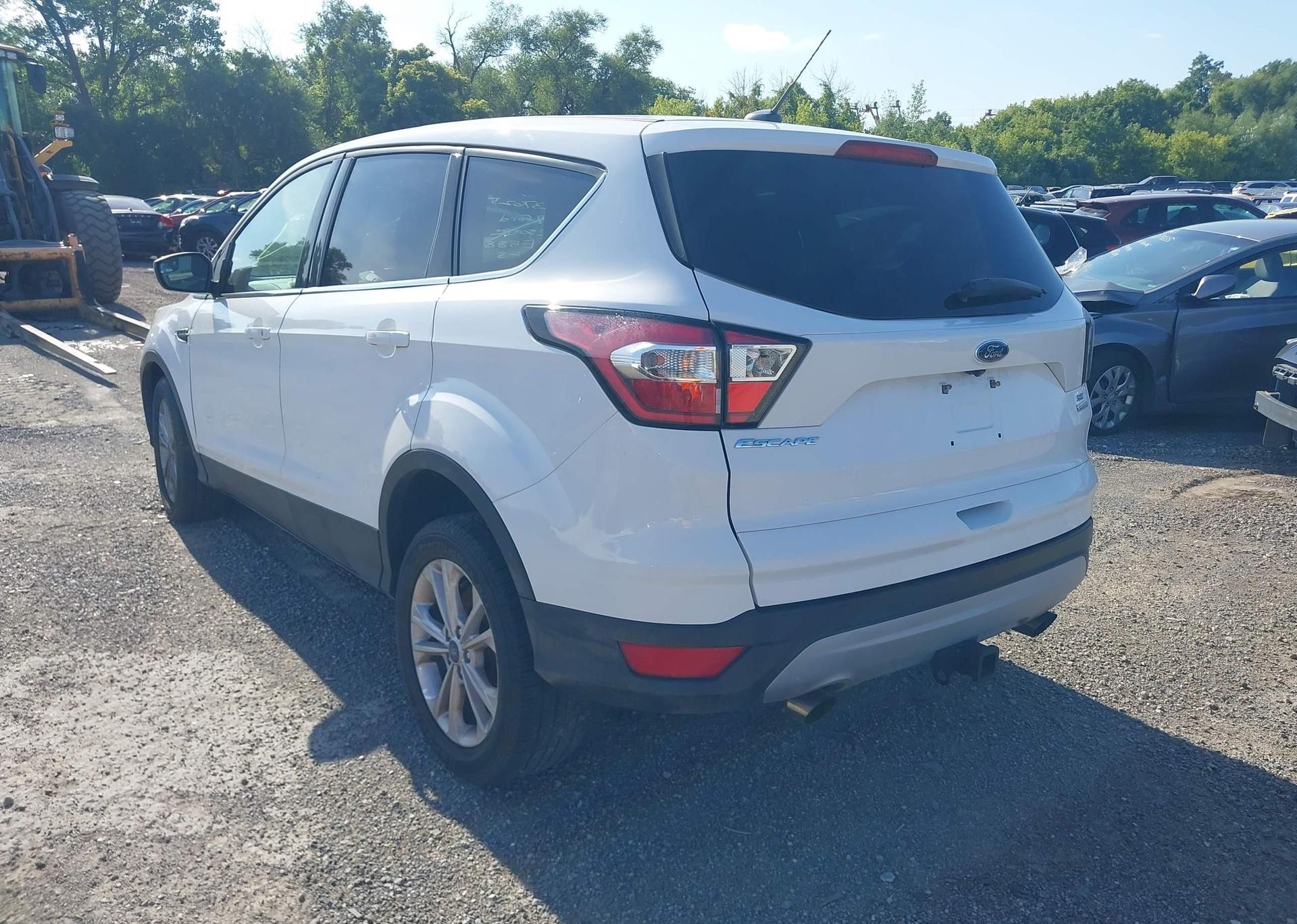 2017 FORD ESCAPE SE