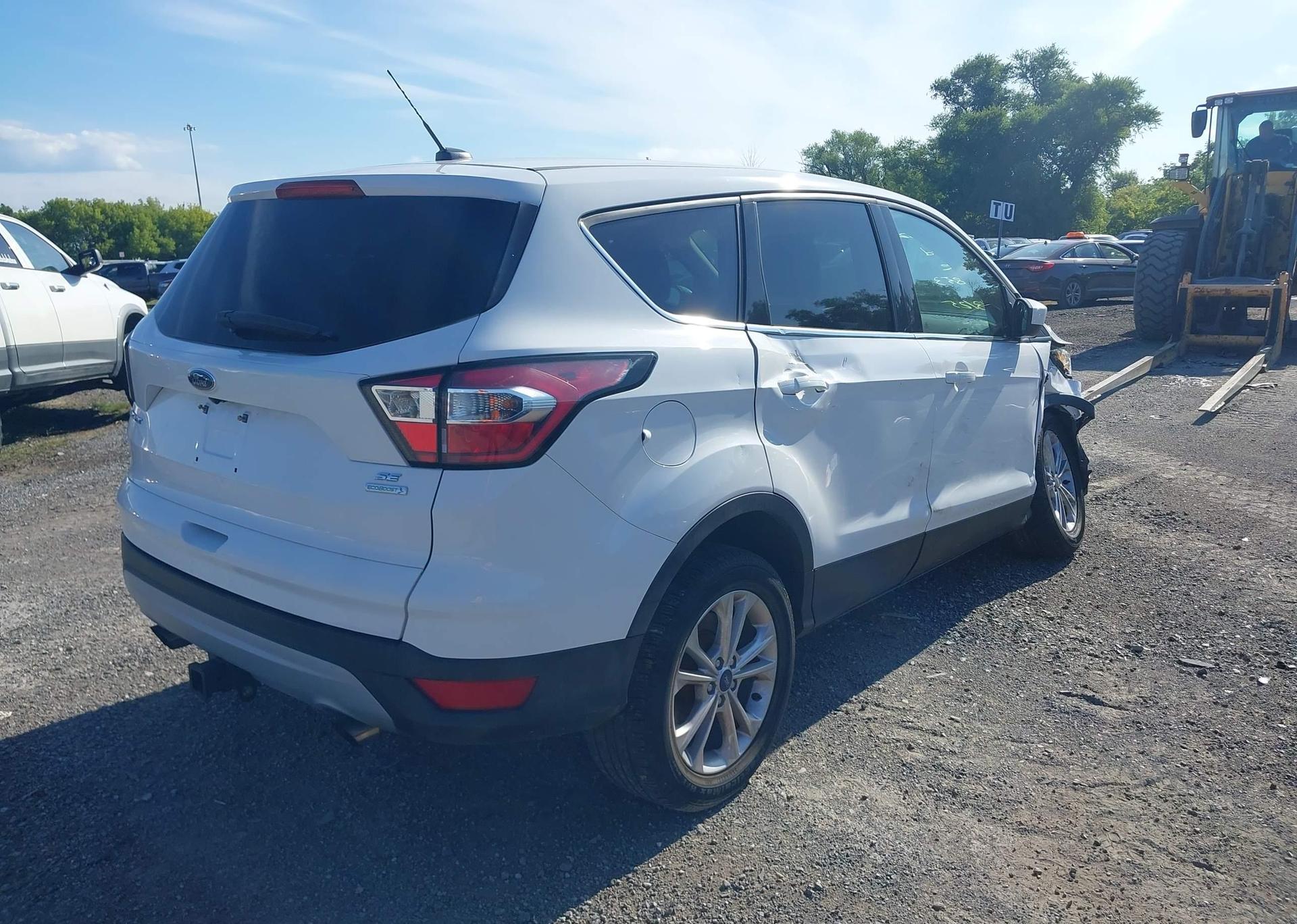 2017 FORD ESCAPE SE