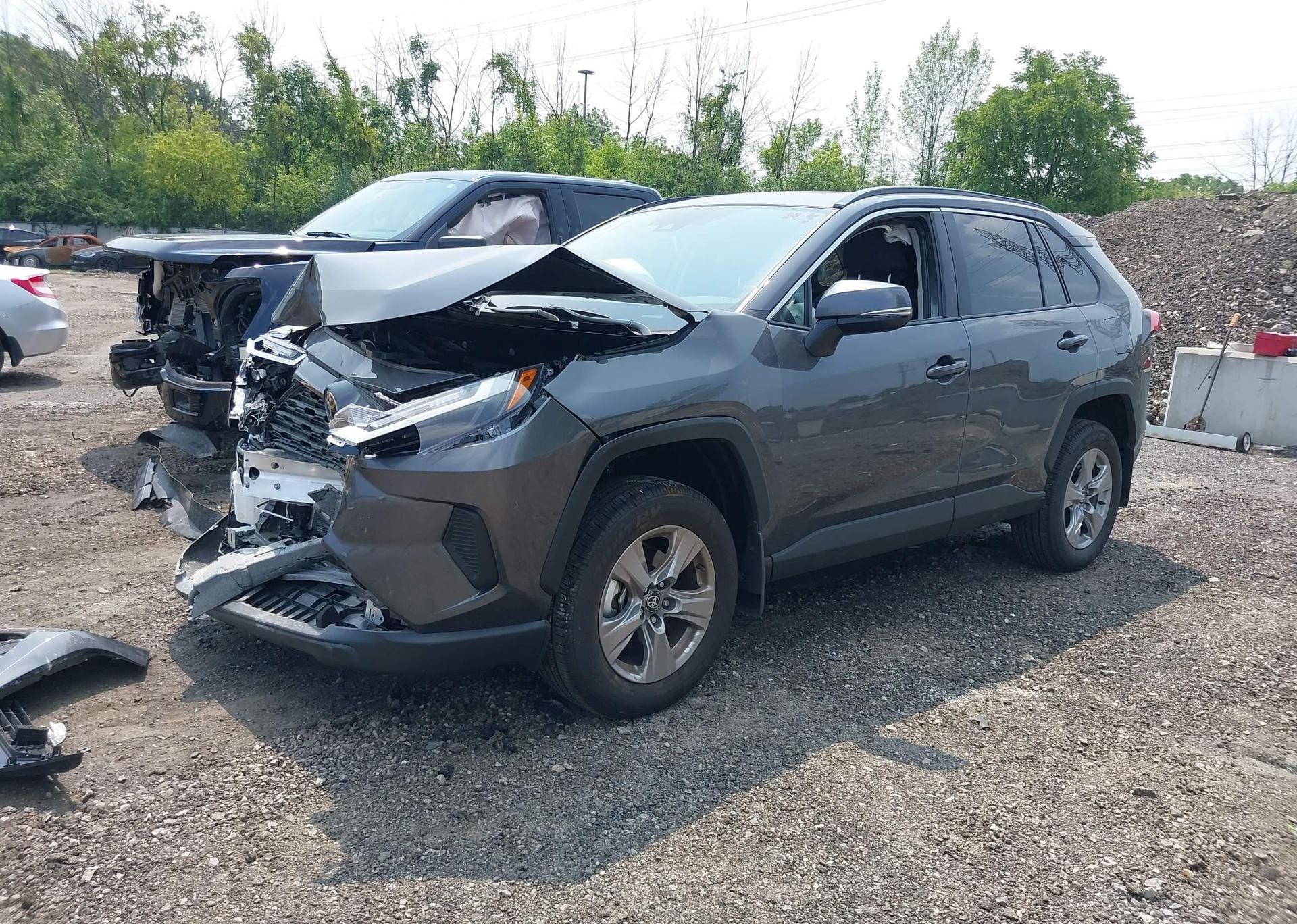 2025 TOYOTA RAV4 XLE