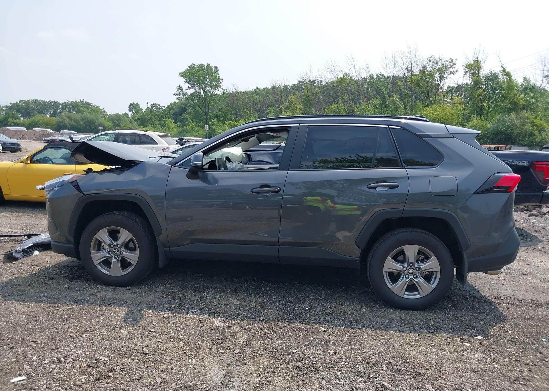 2025 TOYOTA RAV4 XLE
